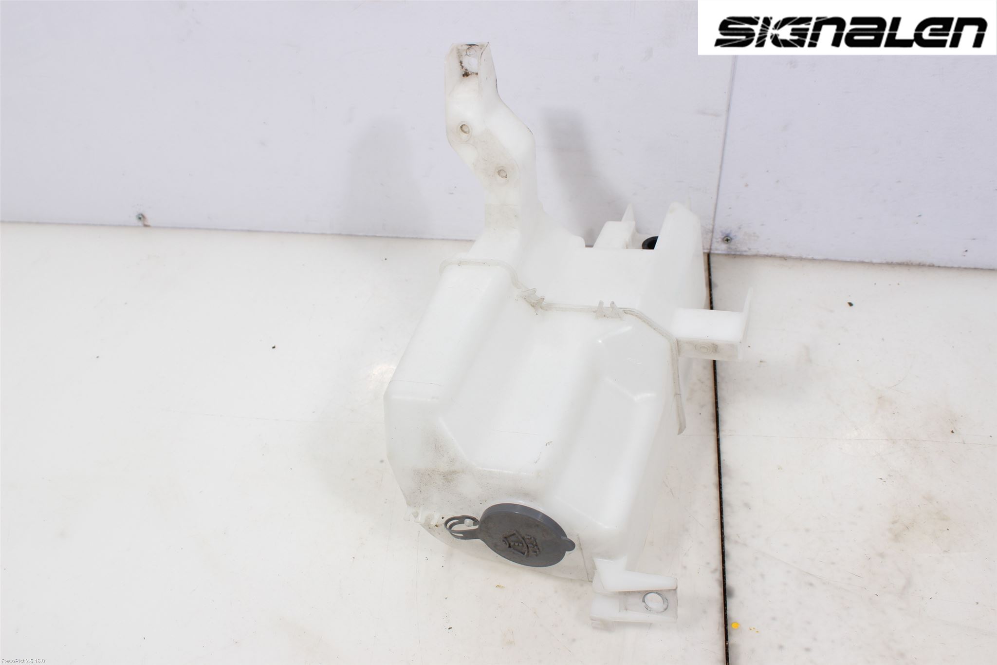 Nissan NV200/NV200 COMBI Spylerbeholder Frontrute