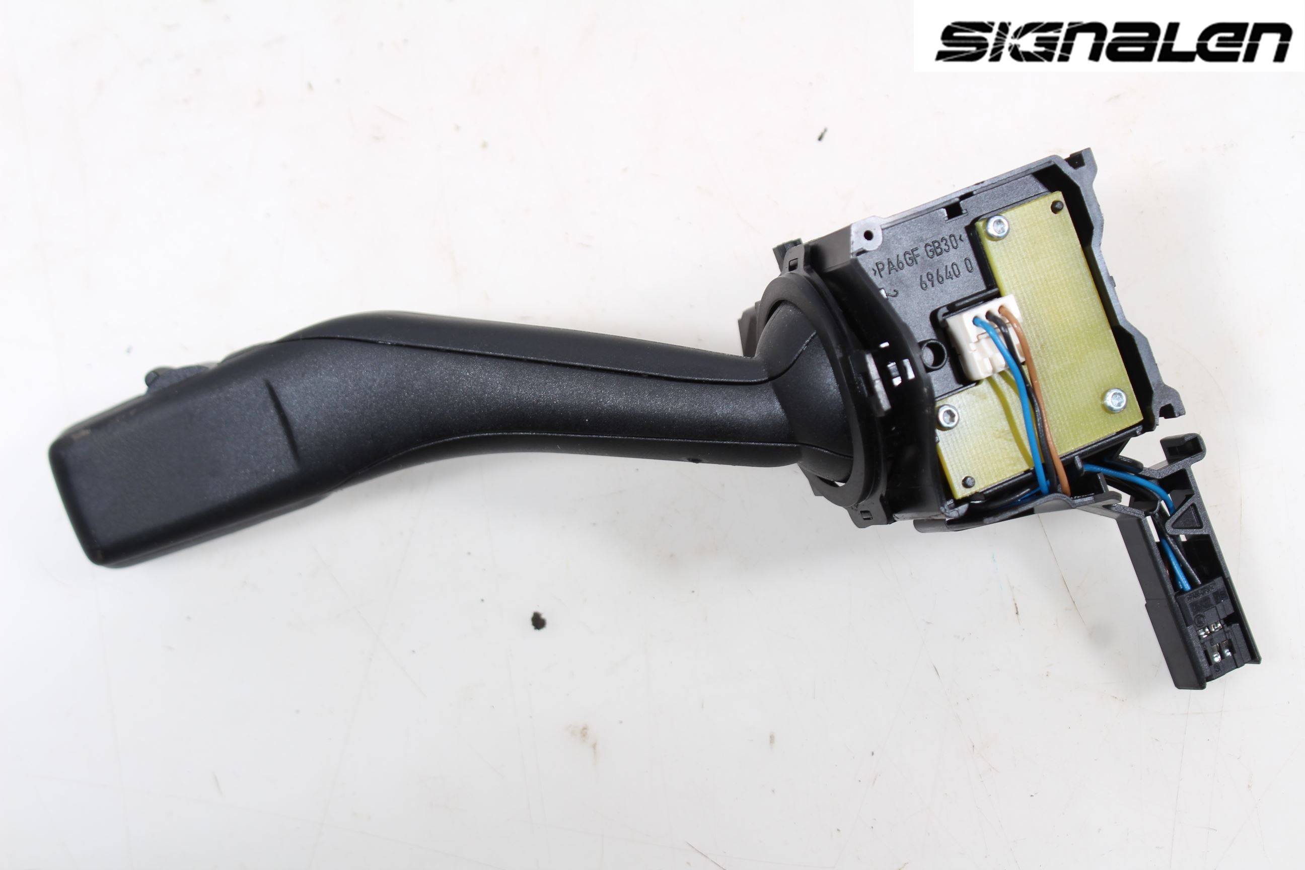 Volkswagen VW GOLF VI 09-13 Bryter Ratt Visker - Spyler