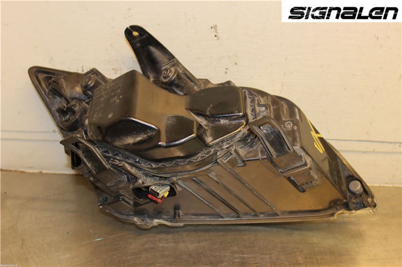 Ford FOCUS     04-07 Frontlykt Venstre
