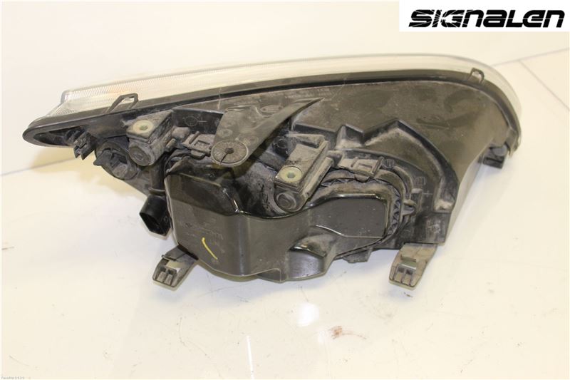 Ford FOCUS     04-07 Frontlykt Venstre