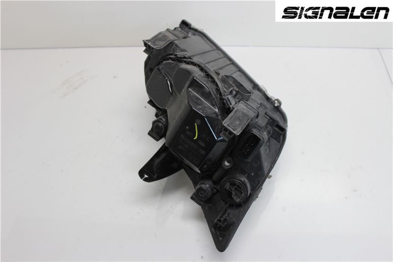 Ford FOCUS     04-07 Frontlykt Venstre