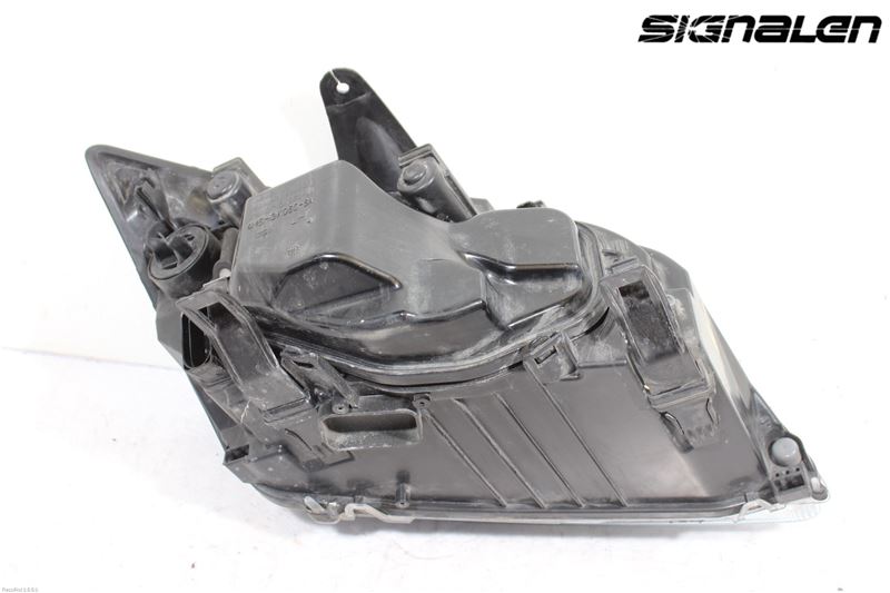 Ford FOCUS     04-07 Frontlykt Venstre