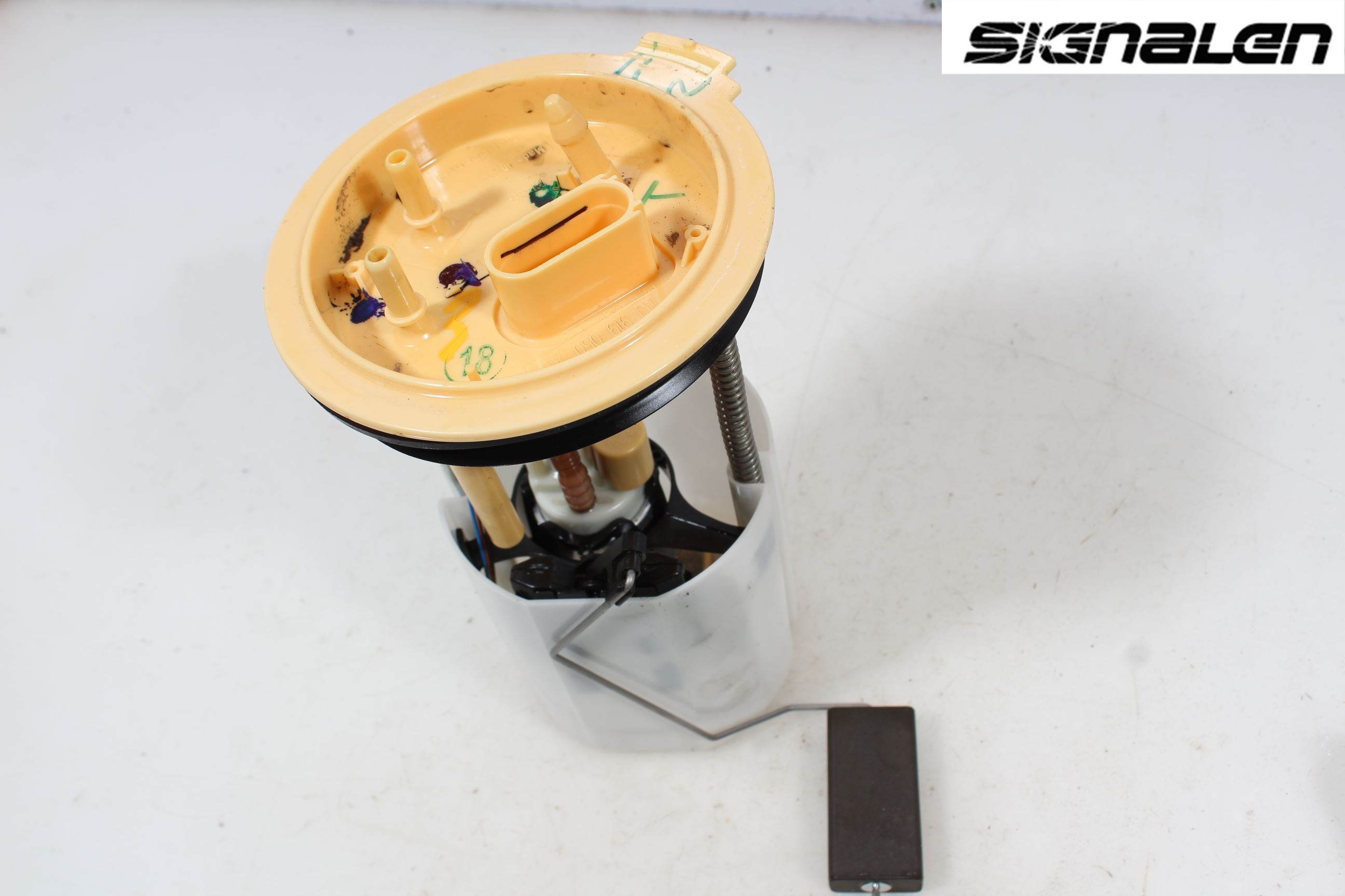 Volkswagen VW GOLF VI 09-13 Drivstoffpumpe Fødepumpe El