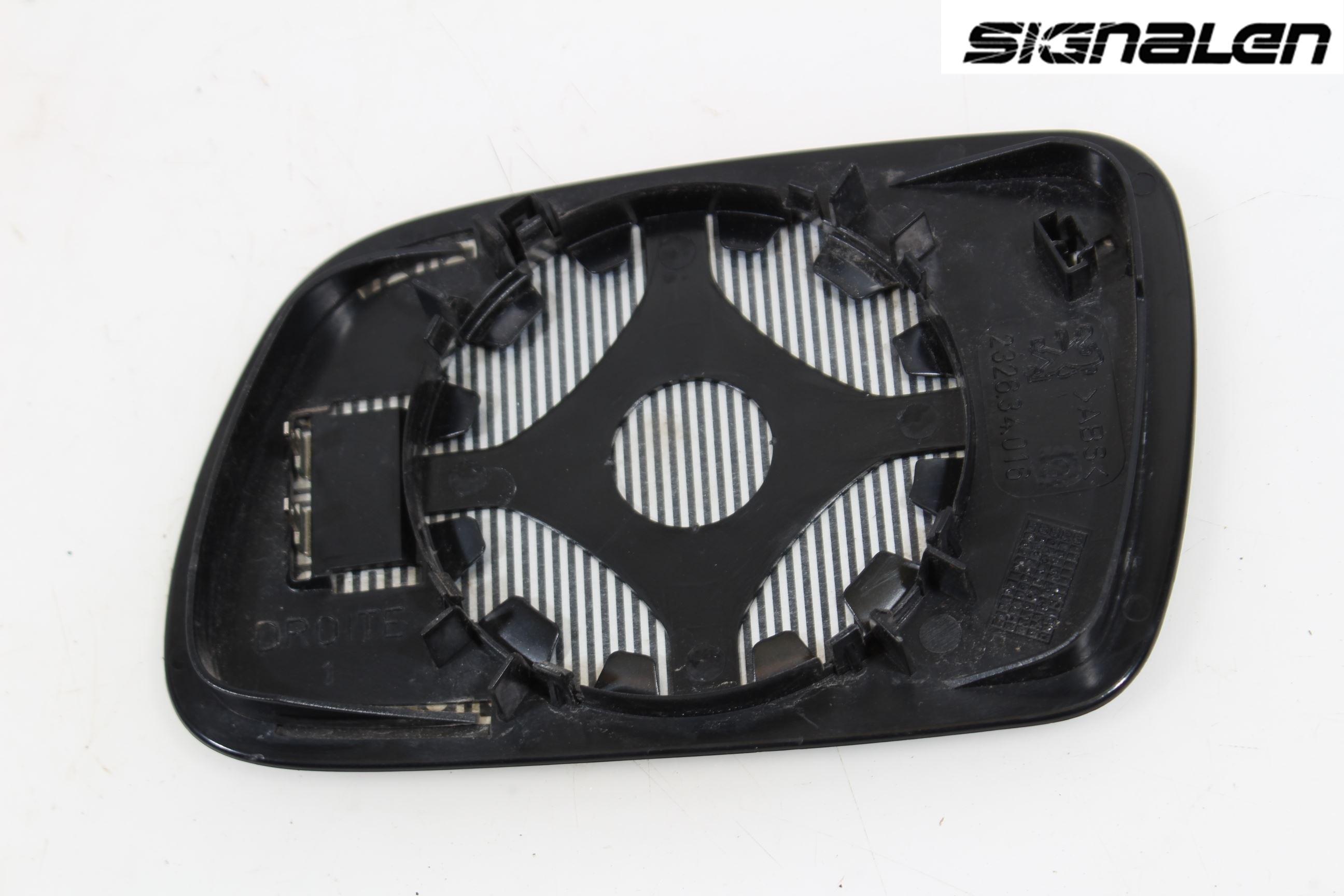 Peugeot 307     05-08 Speil Glass H