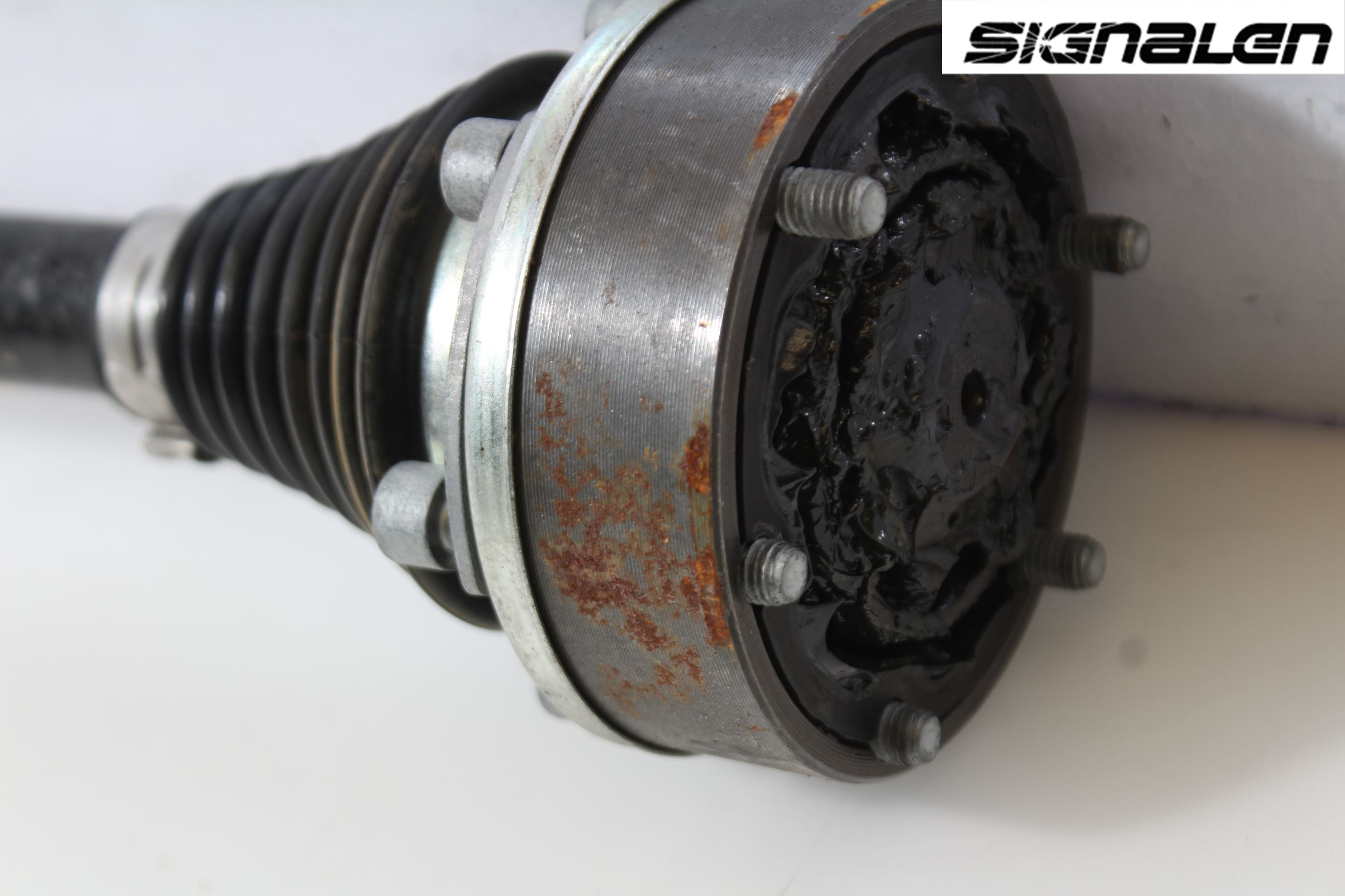 Volkswagen VW POLO 10-17 Drivaksel Foran Kompl Venstre