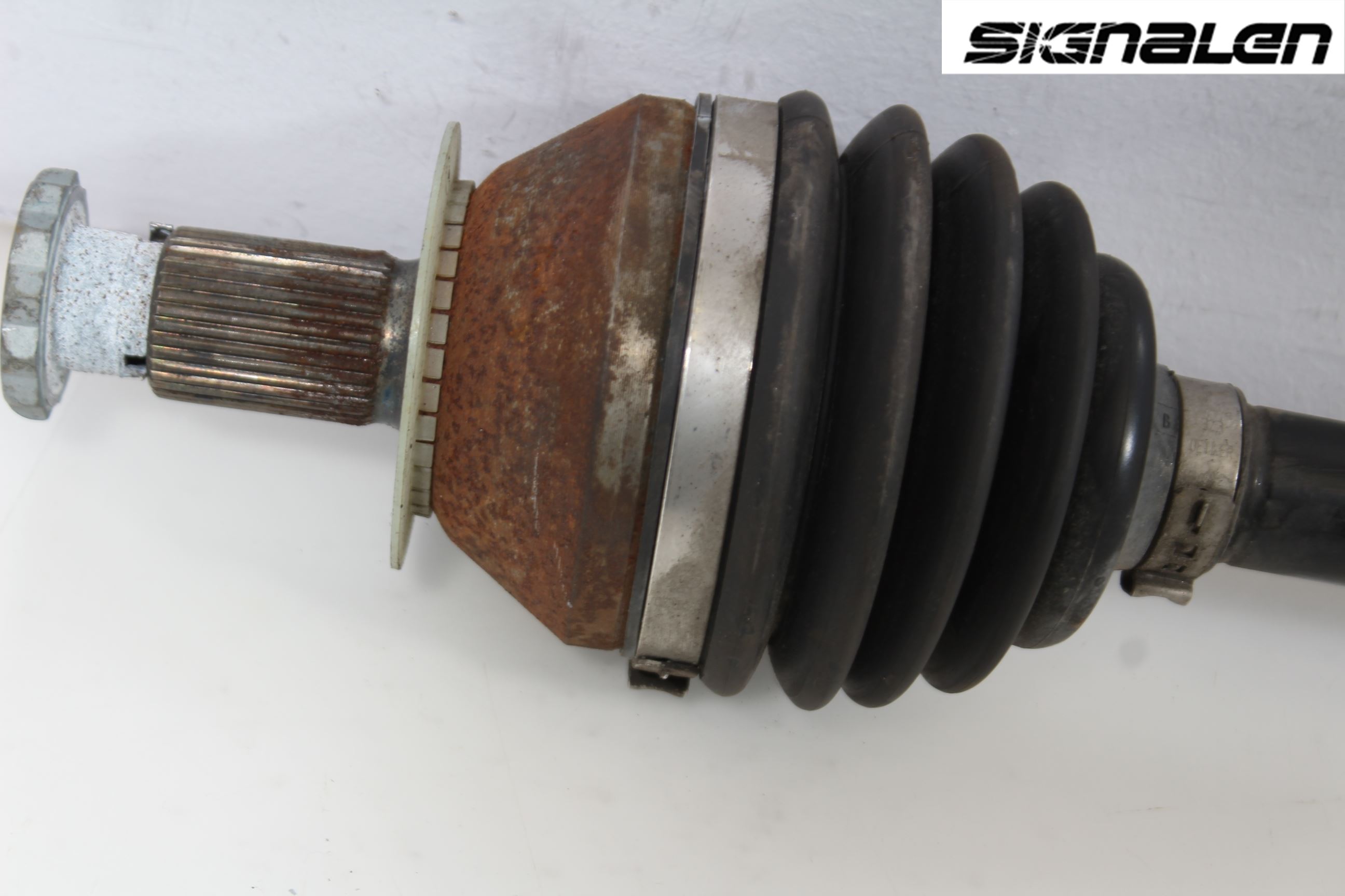 Volkswagen VW POLO 10-17 Drivaksel Foran Kompl Venstre