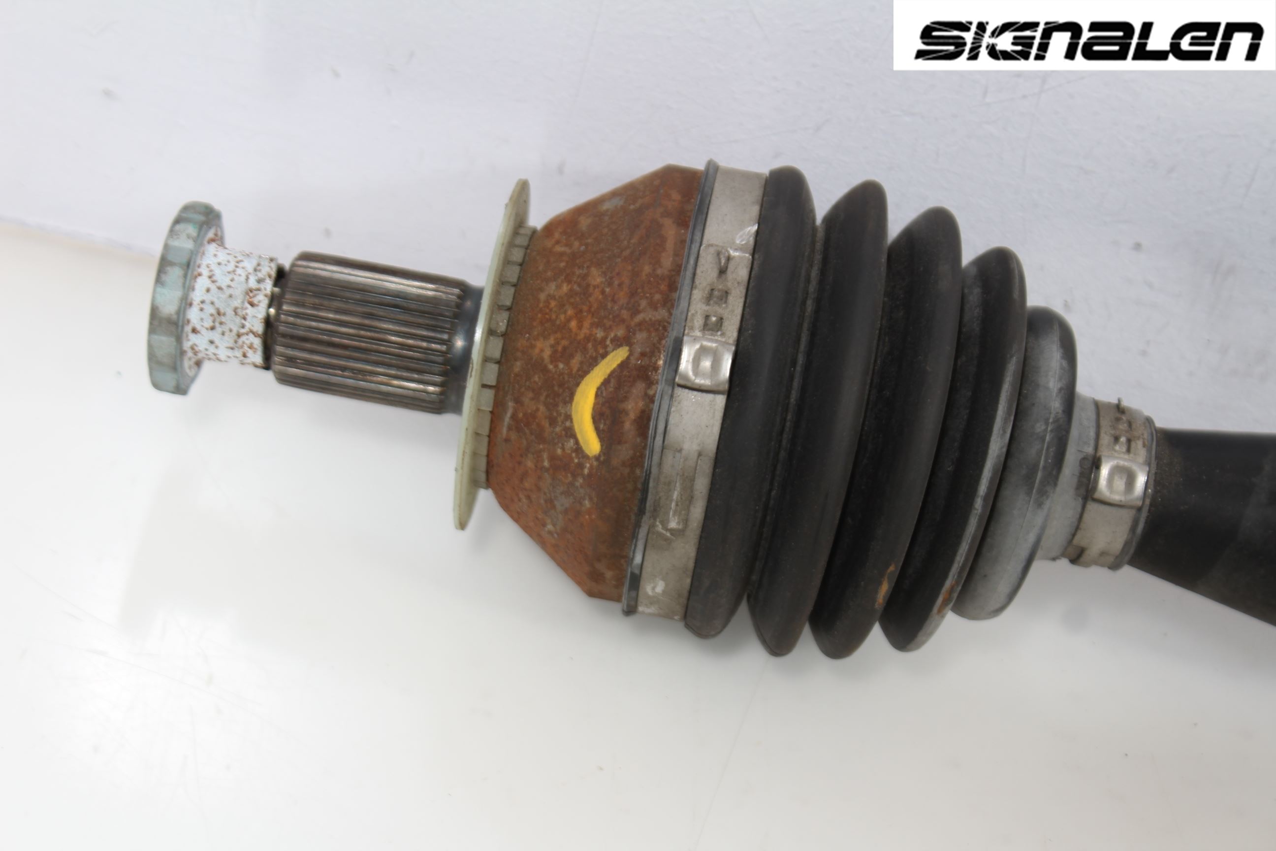 Volkswagen VW POLO 10-17 Drivaksel Foran Kompl Høyre