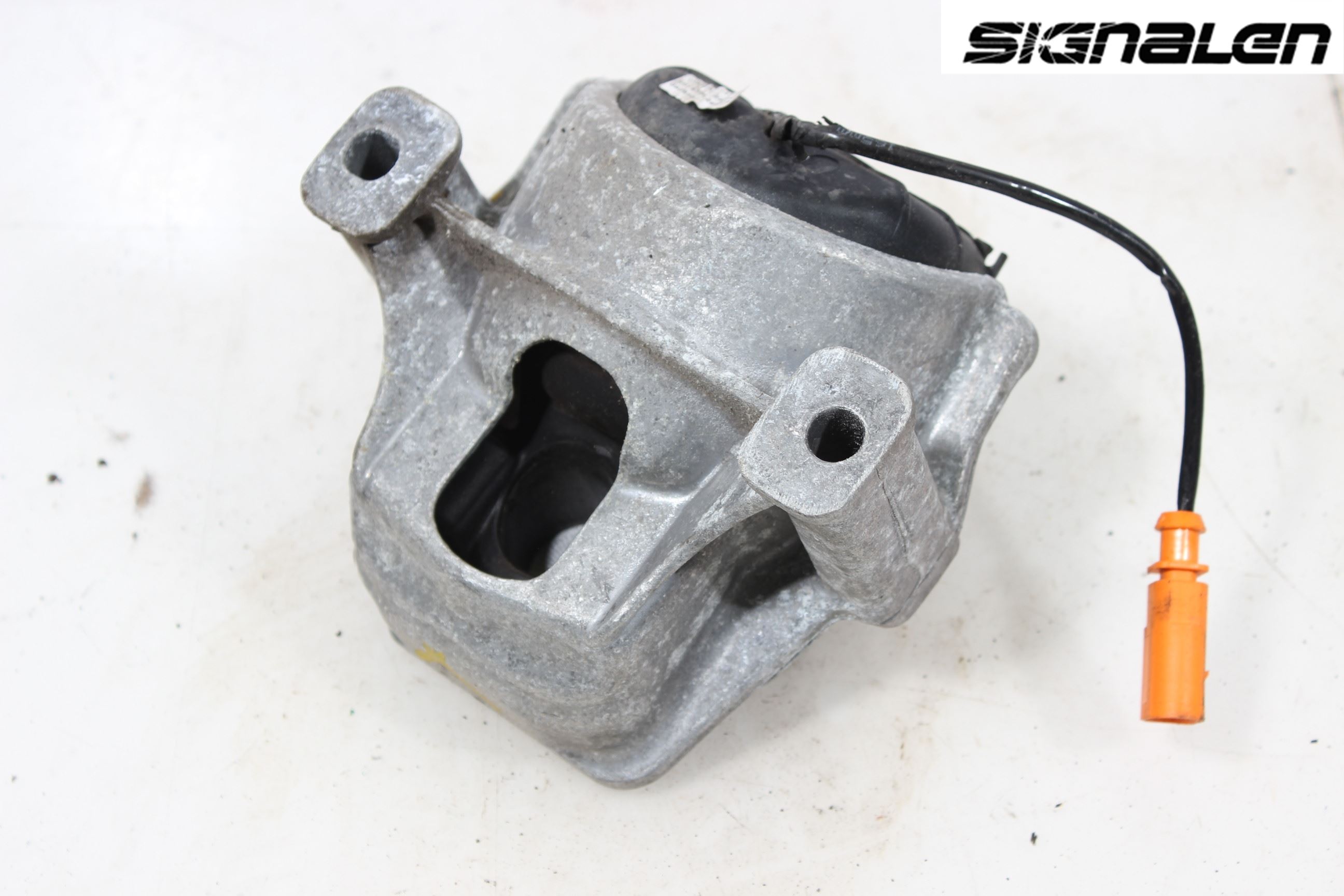 Audi A4 12-15 Motor Feste Gummi