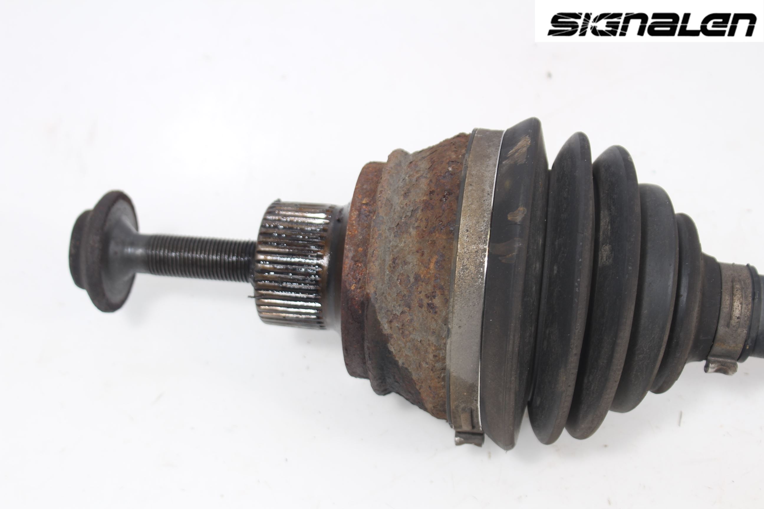 Audi A4/S4 08-11 Drivaksel Foran Kompl Venstre
