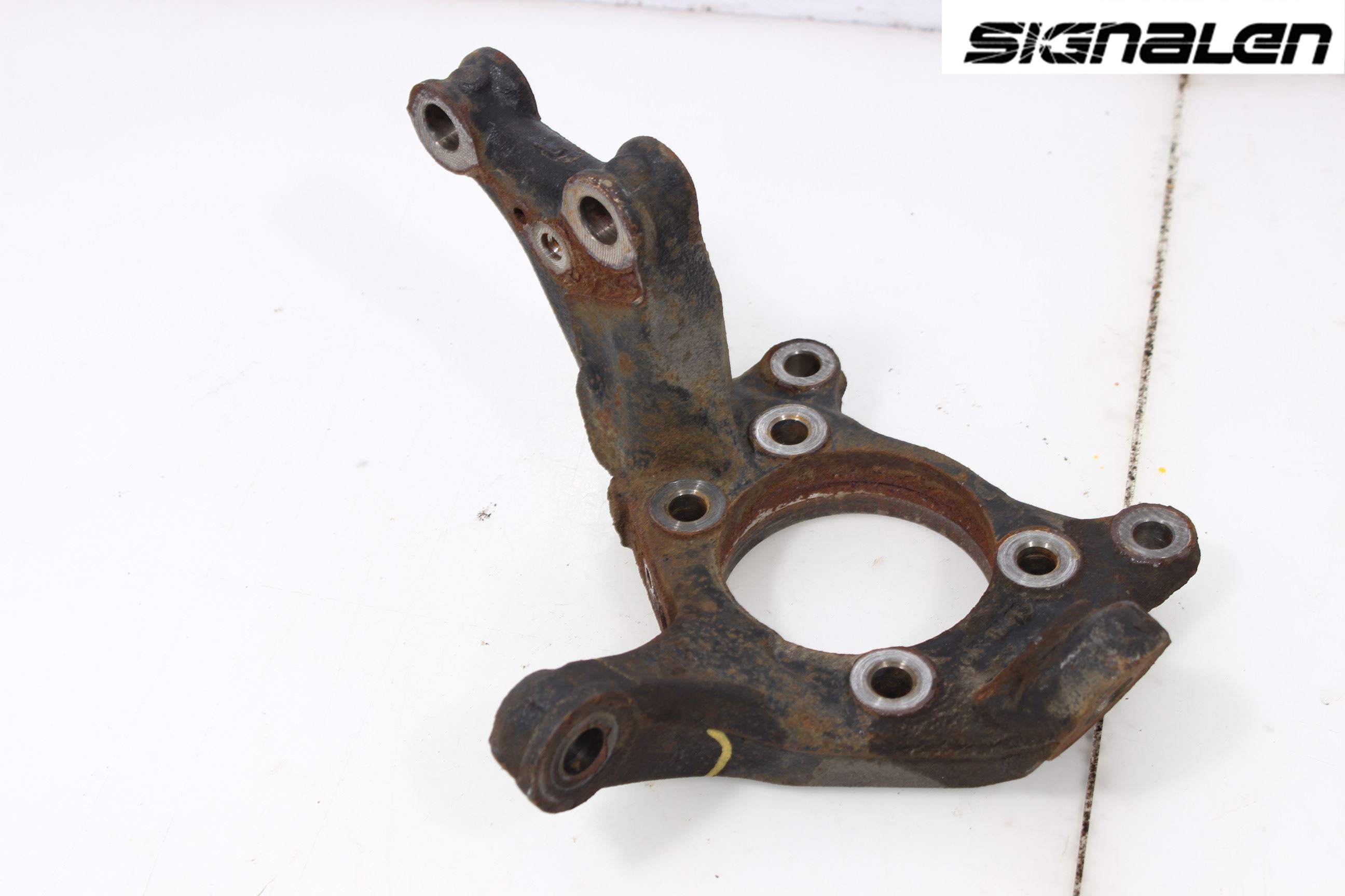 Toyota AURIS 13-19 Spindel Vf