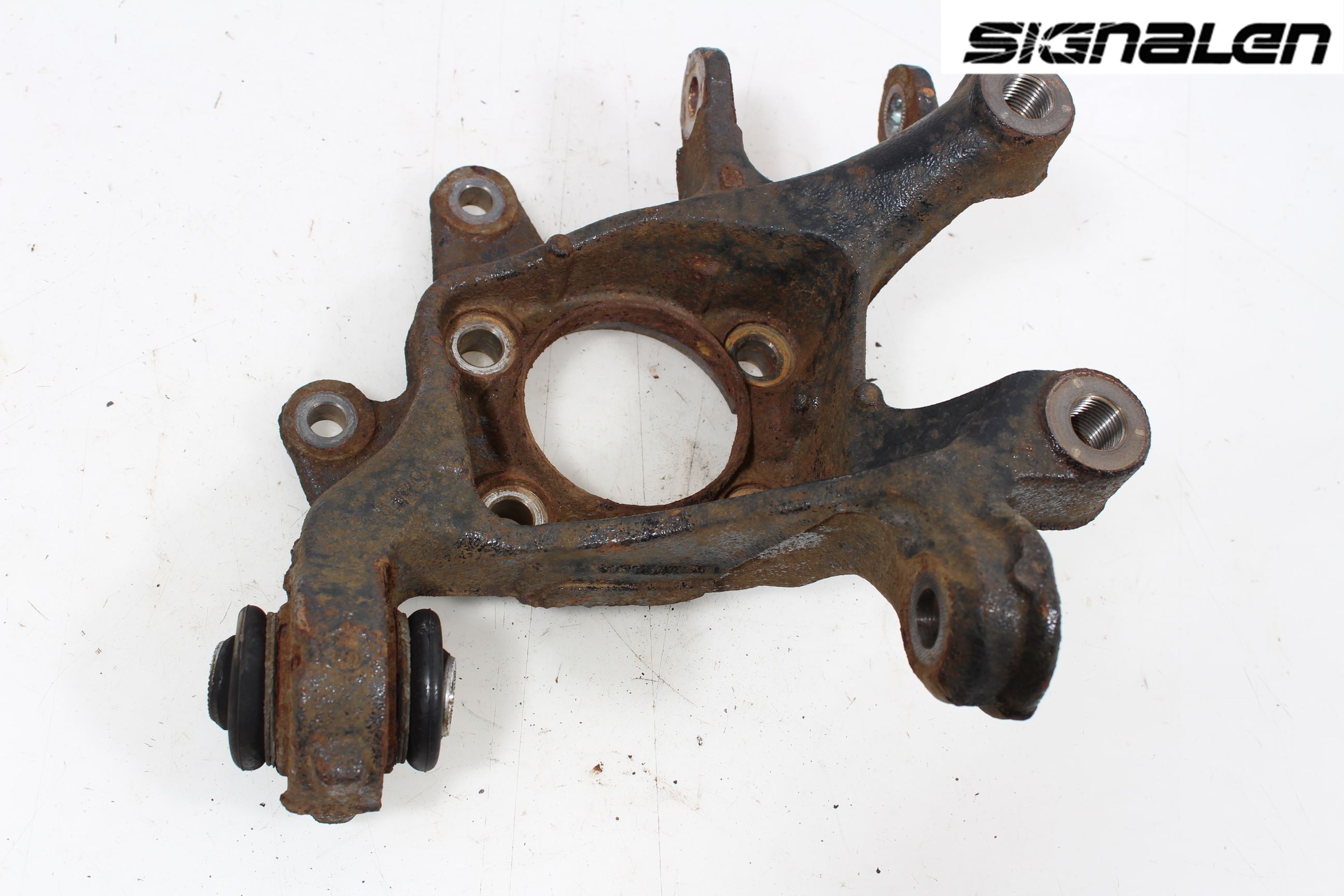 Toyota AURIS 13-19 Spindel Vb