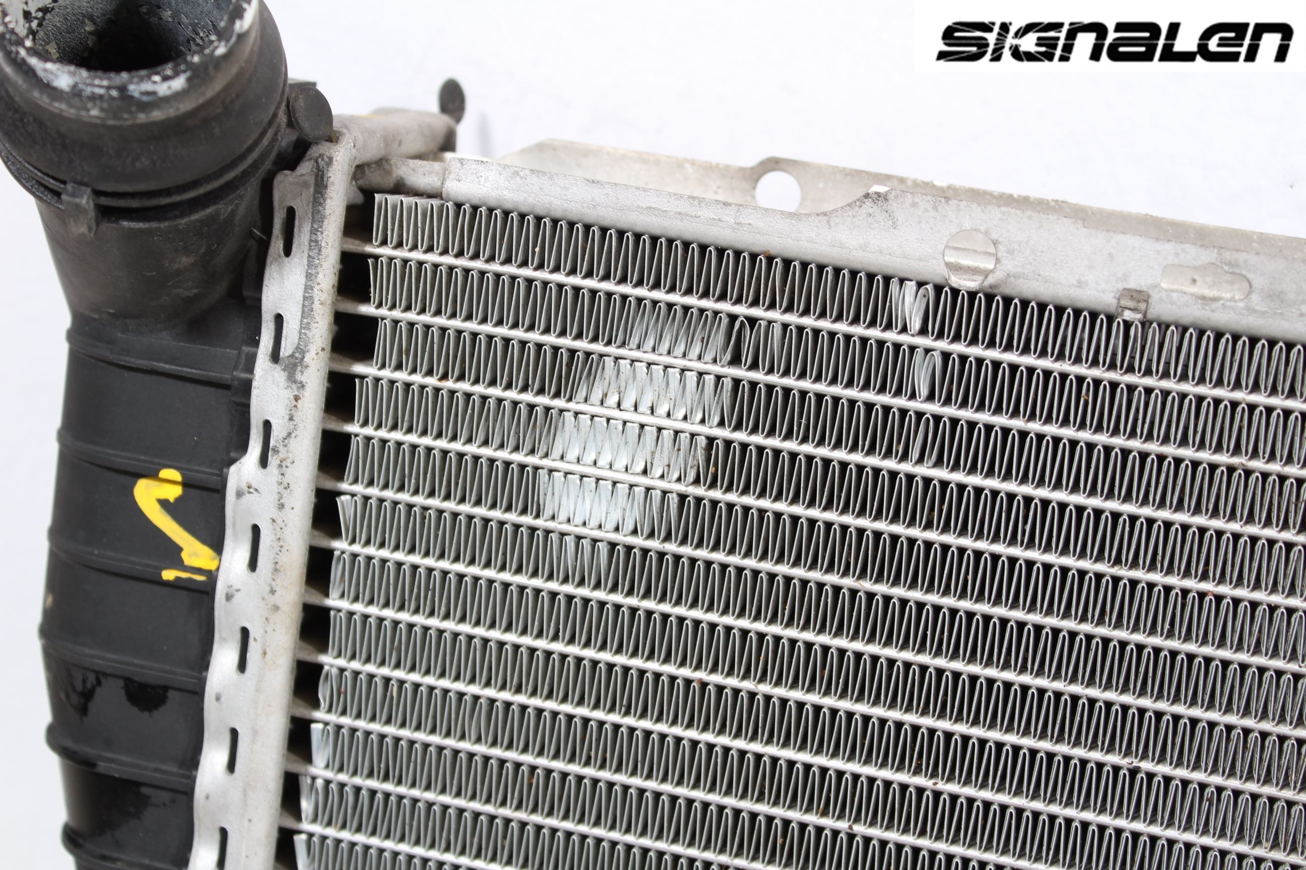 BMW 5 E39 95-04 Radiator Automat