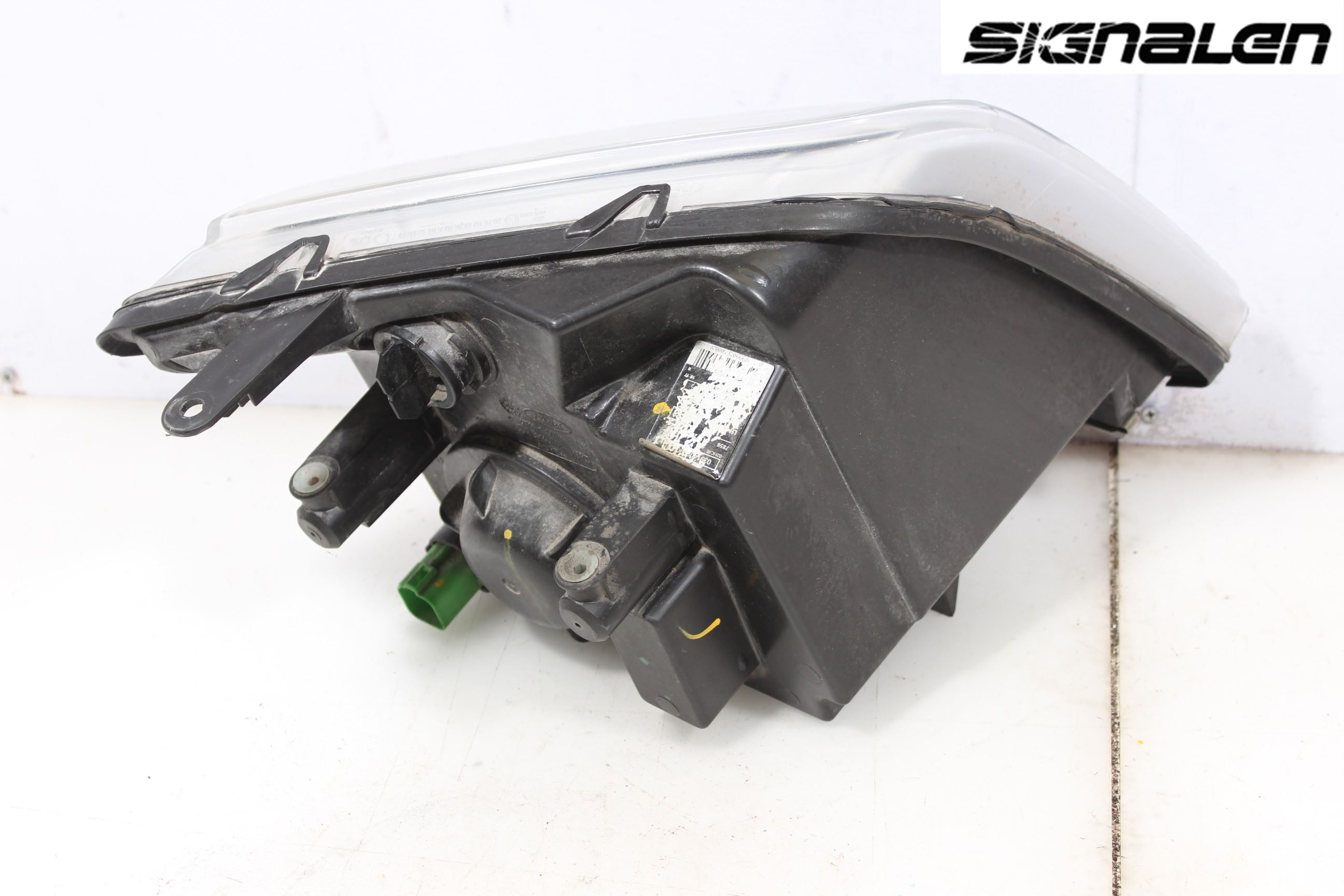 Ford TRANSIT CONNECT 09-13 Frontlykt Venstre