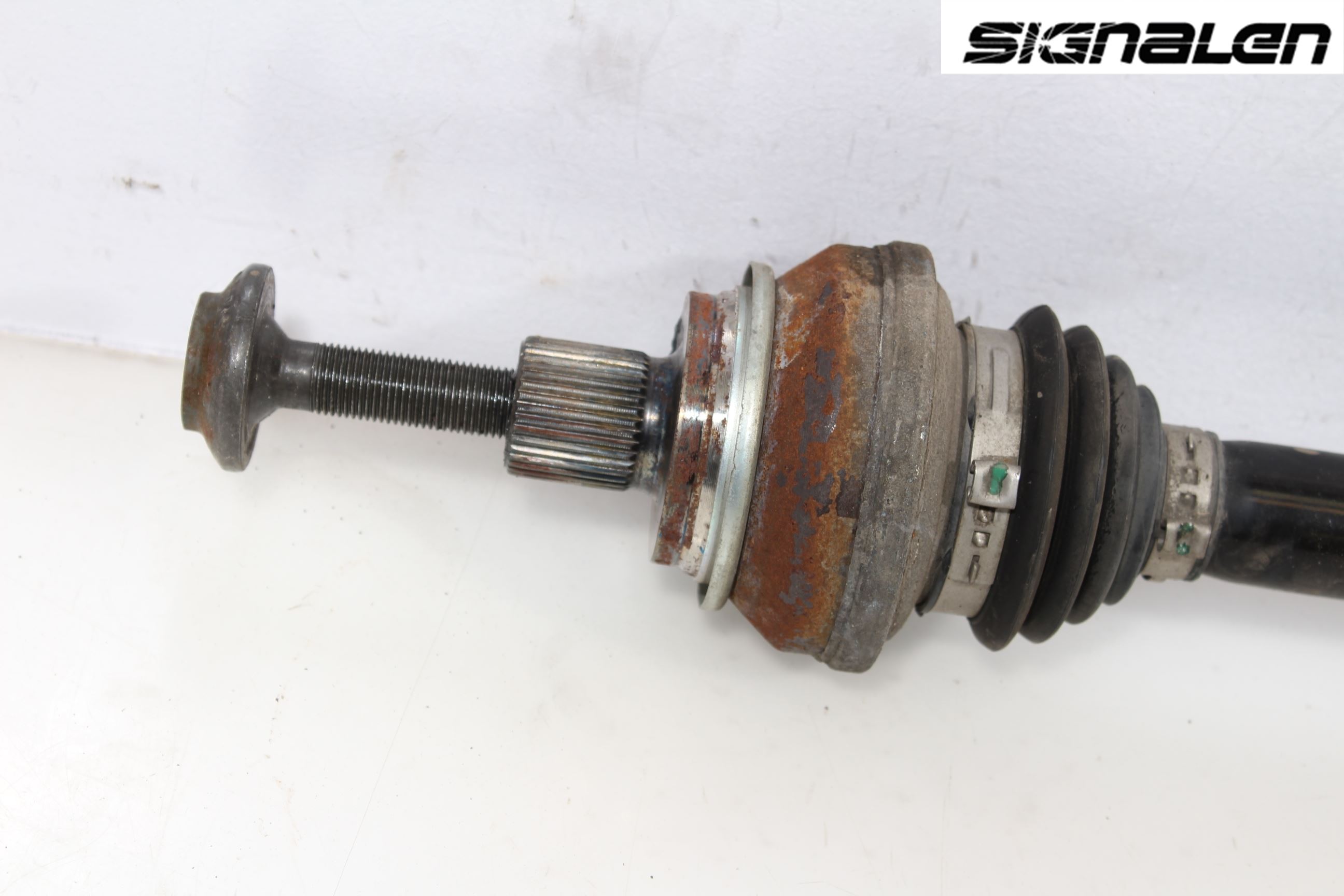 Audi A4/S4 B9 16-19 Drivaksel Bak Kompl Venstre