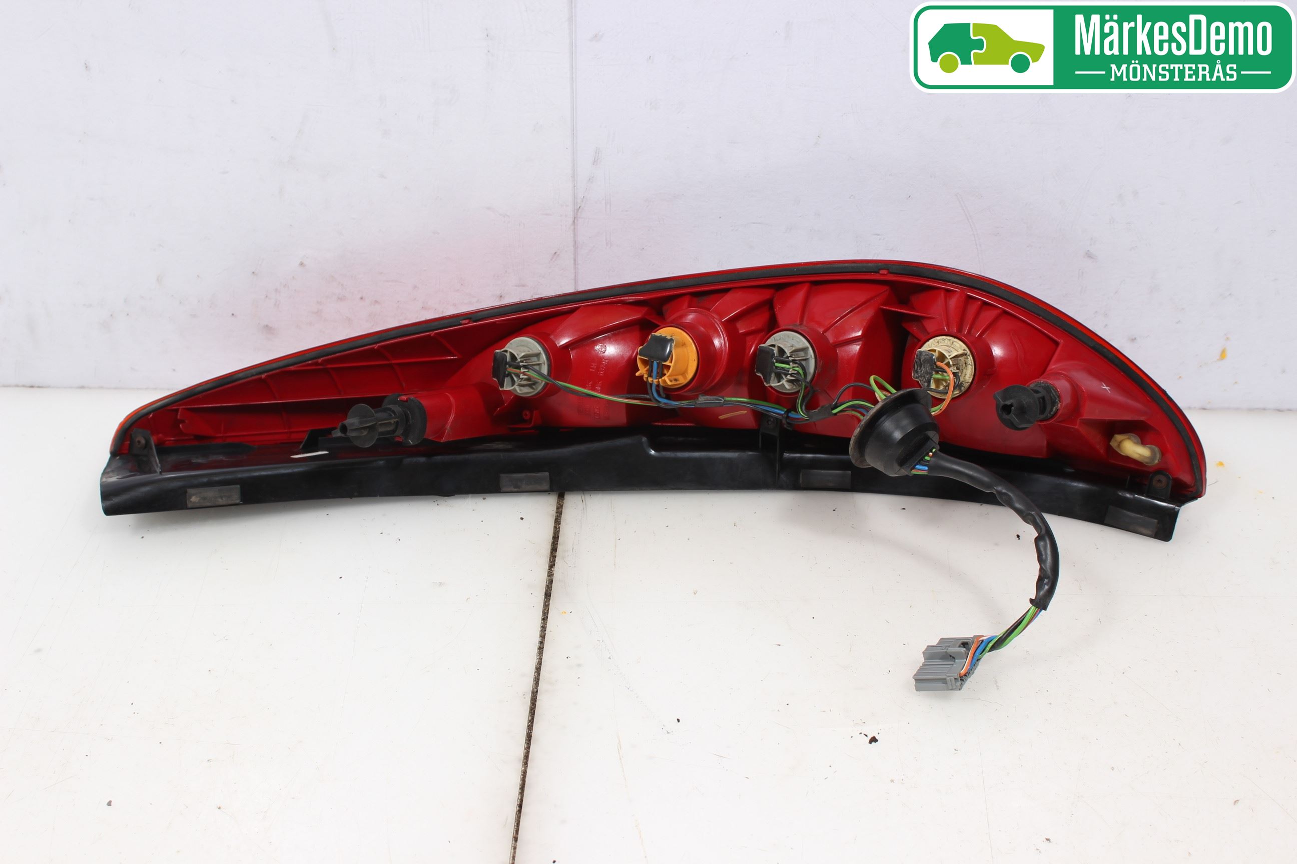 Ford MONDEO     01-06 Baklykt Venstre