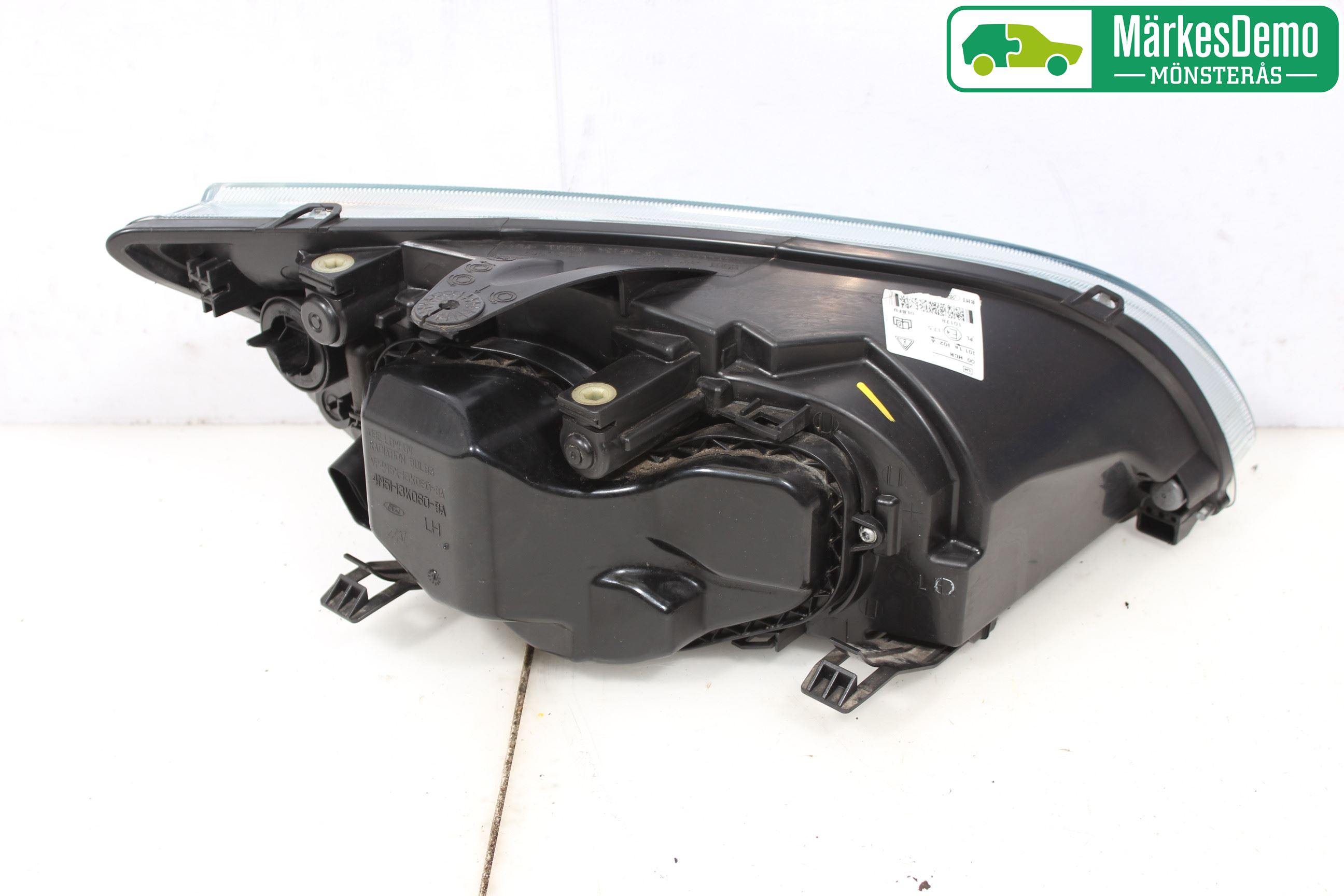 Ford FOCUS     04-07 Frontlykt Venstre