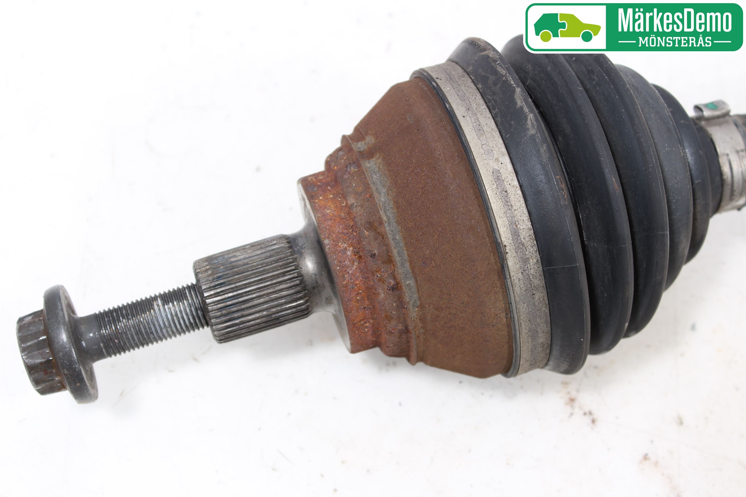 Volkswagen VW PASSAT 15-19 Drivaksel Foran Kompl Venstre
