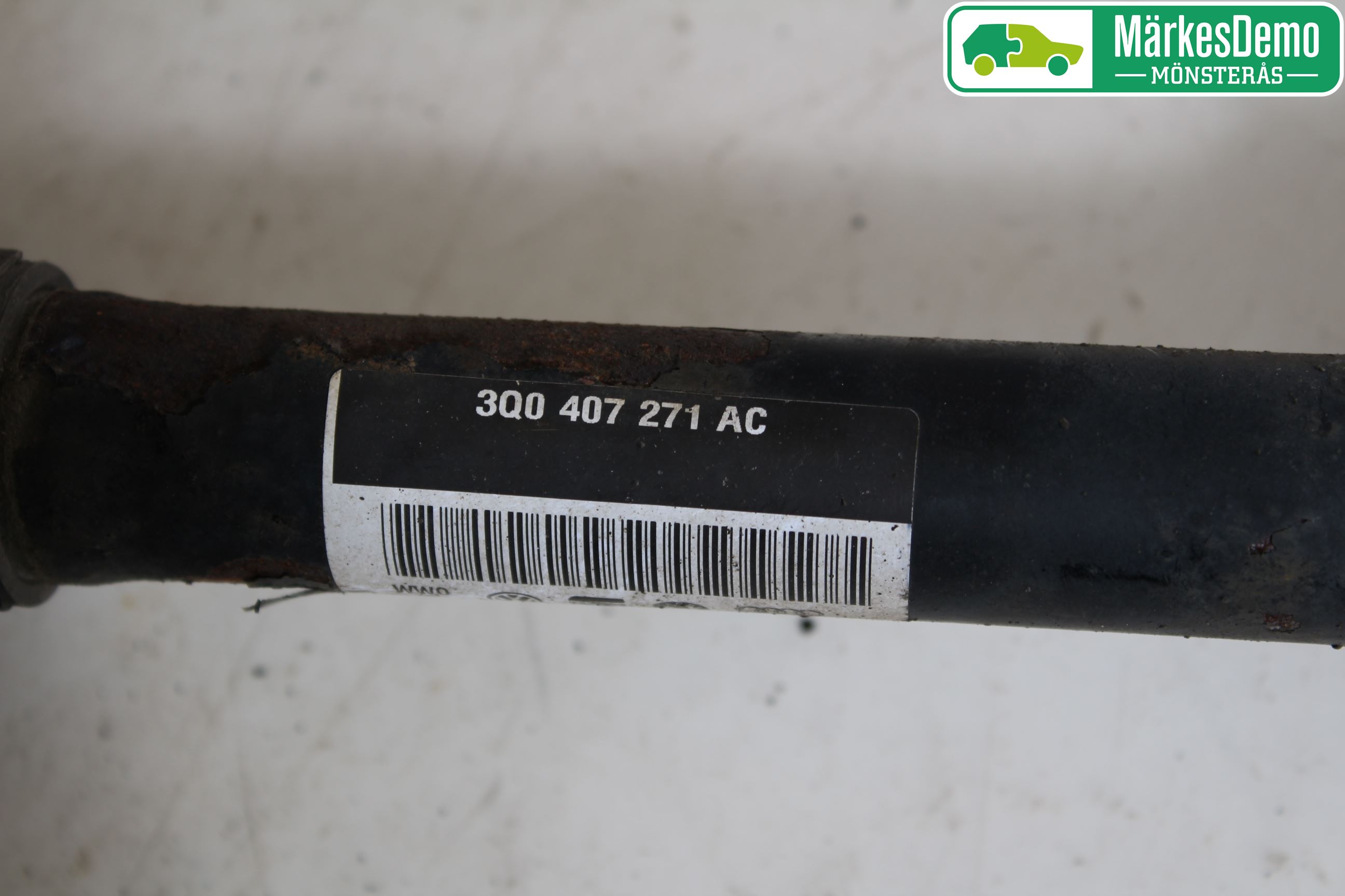 Volkswagen VW PASSAT 15-19 Drivaksel Foran Kompl Venstre