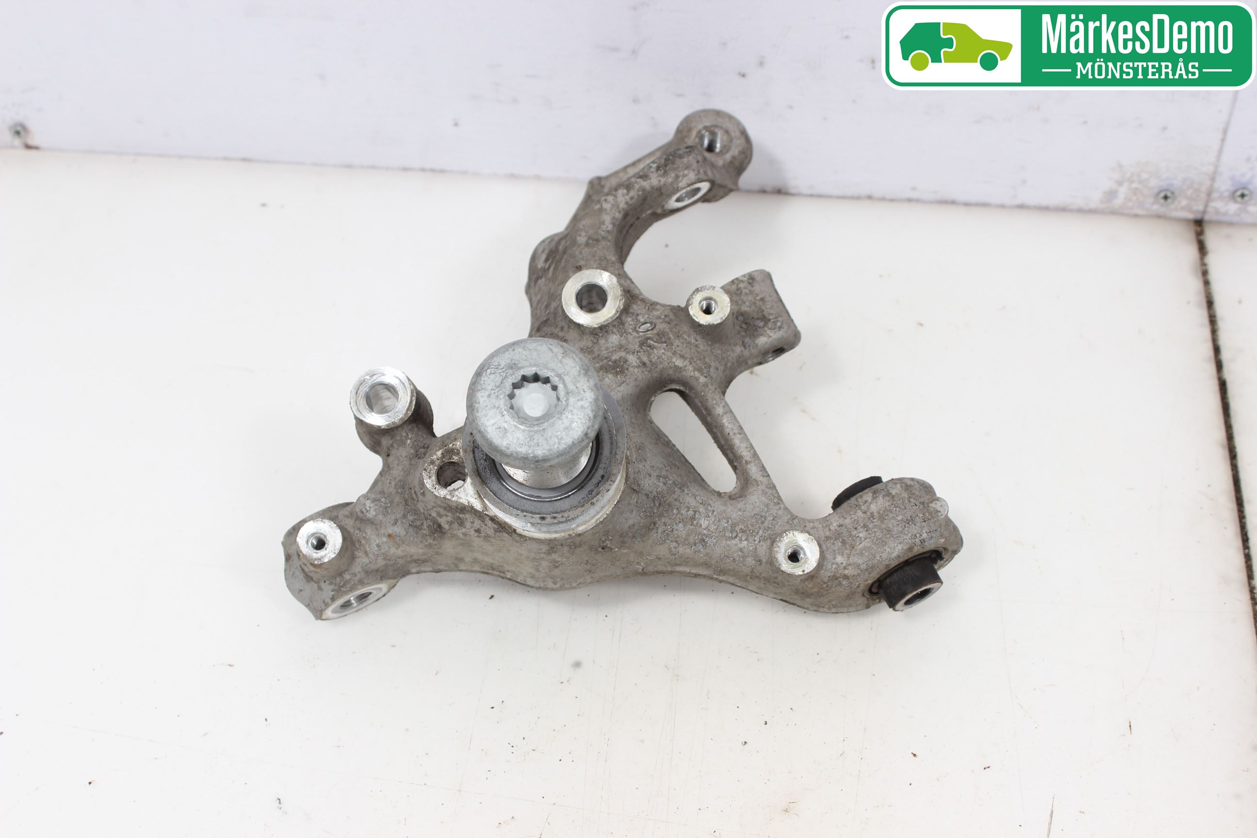 Volkswagen VW PASSAT 15-19 Spindel Hb