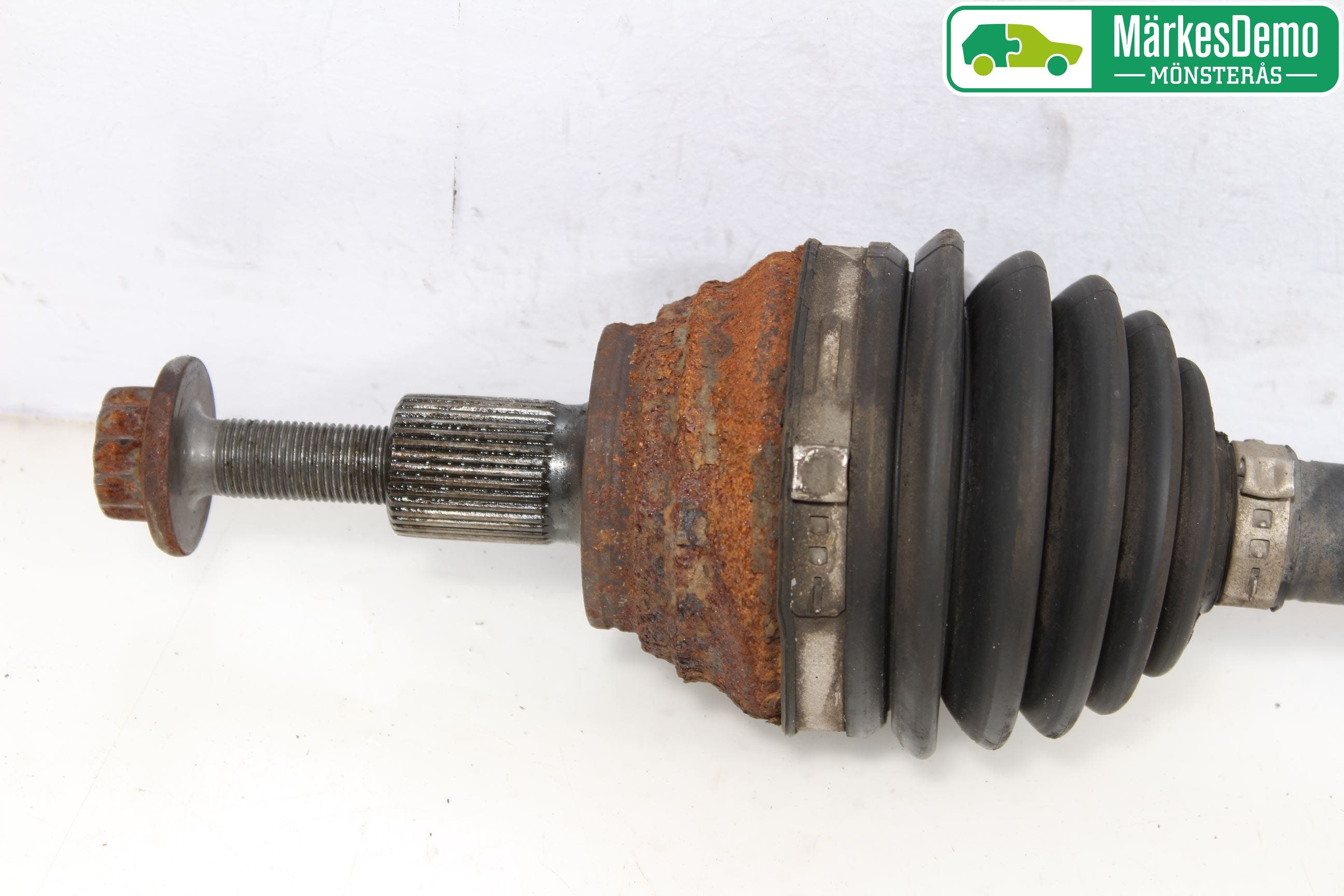 Volkswagen VW GOLF V 04-09 Drivaksel Foran Kompl Venstre