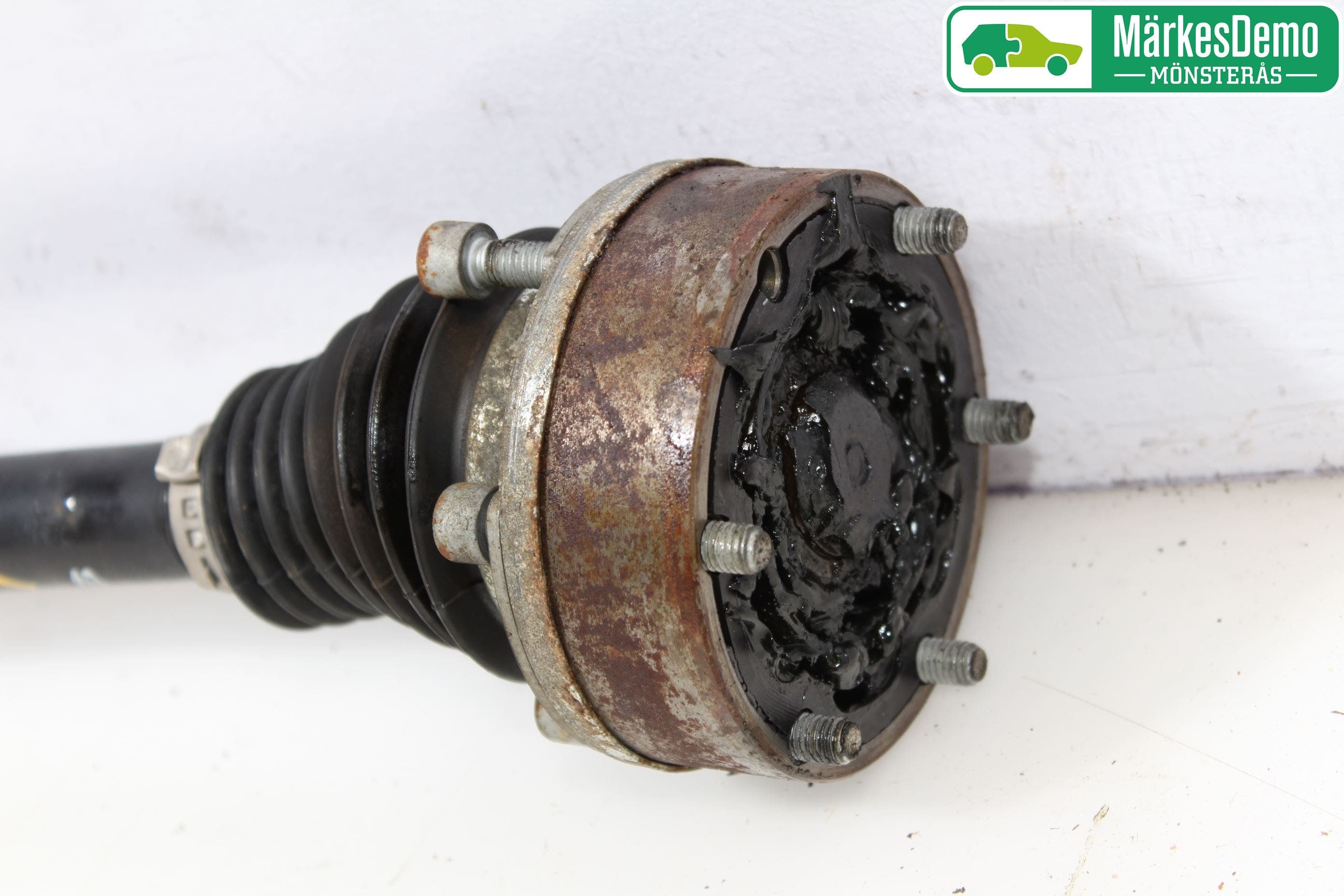 Volkswagen VW GOLF V 04-09 Drivaksel Foran Kompl Venstre