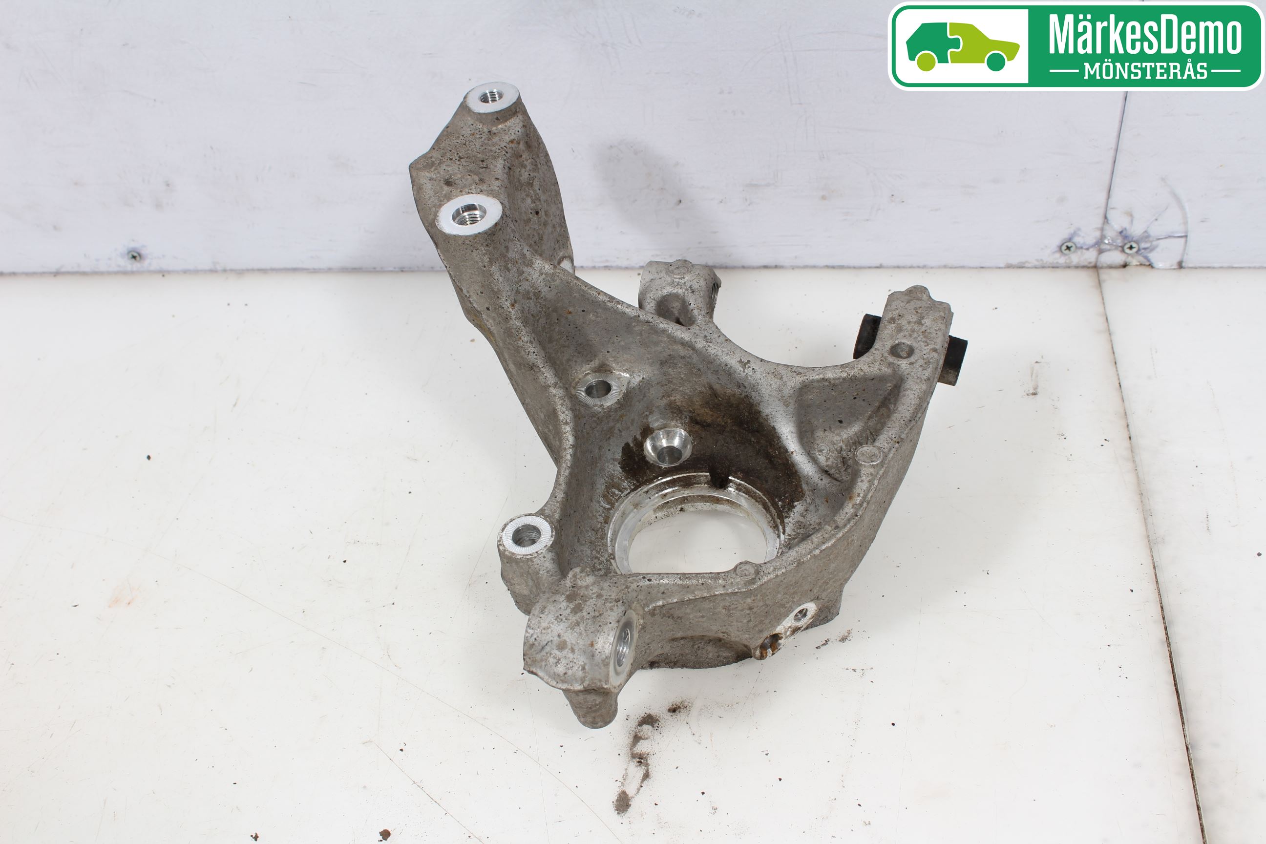 Volkswagen VW PASSAT 15-19 Spindel Vb