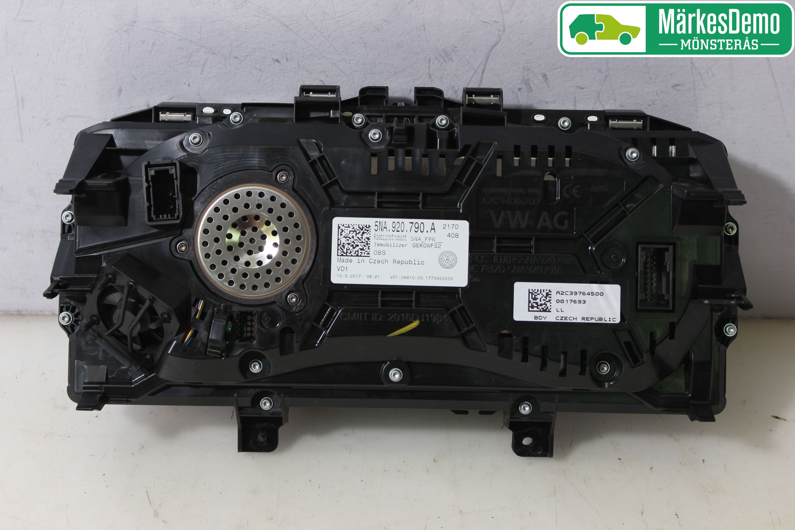 Volkswagen VW TIGUAN 16-24 Instr Kombinert