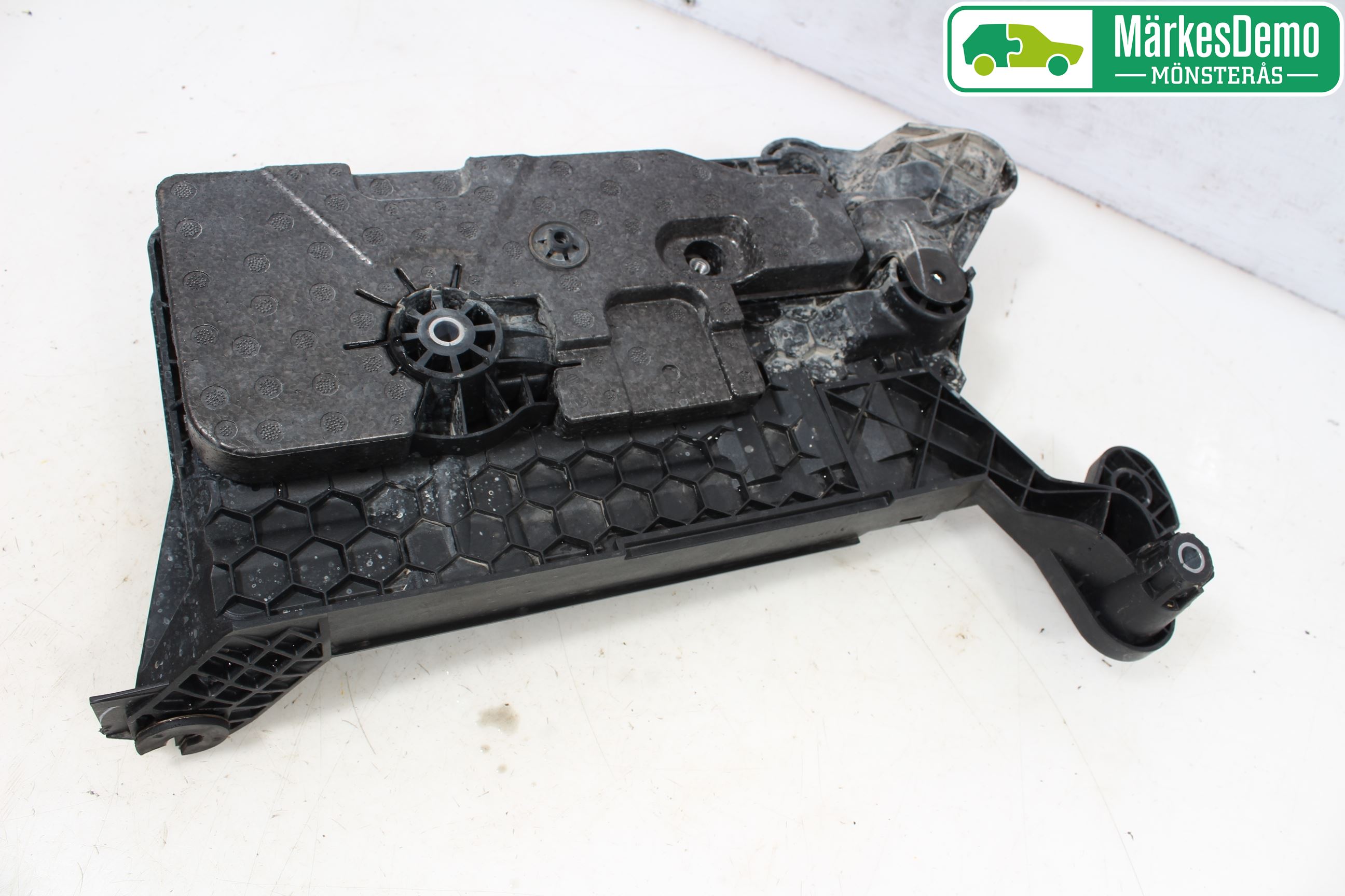 Volkswagen VW GOLF / E-GOLF VII 13-20 Batterikasse - Feste - Holder