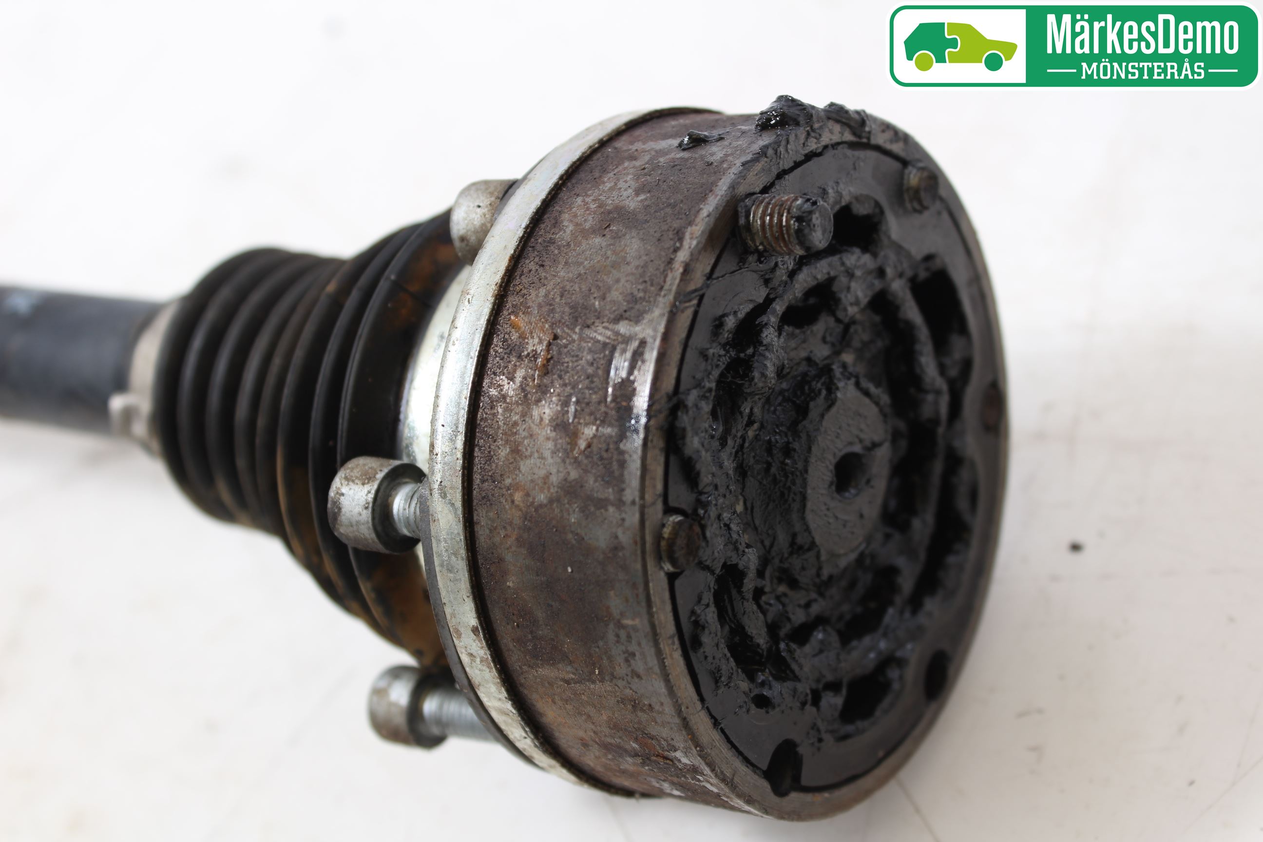 Volkswagen VW GOLF PLUS/CROSS GOLF 04-14 Drivaksel Foran Kompl Venstre
