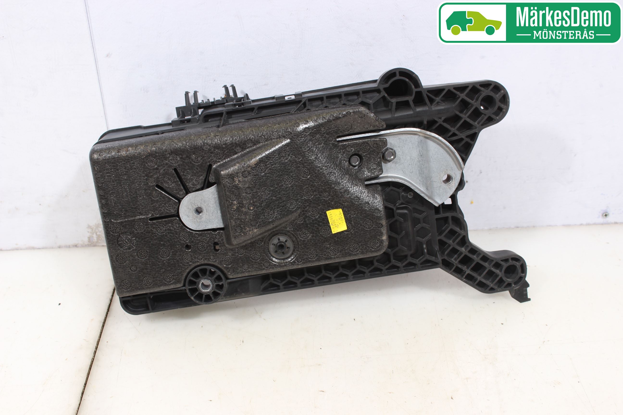 Volkswagen VW TIGUAN 16-24 Batterikasse - Feste - Holder