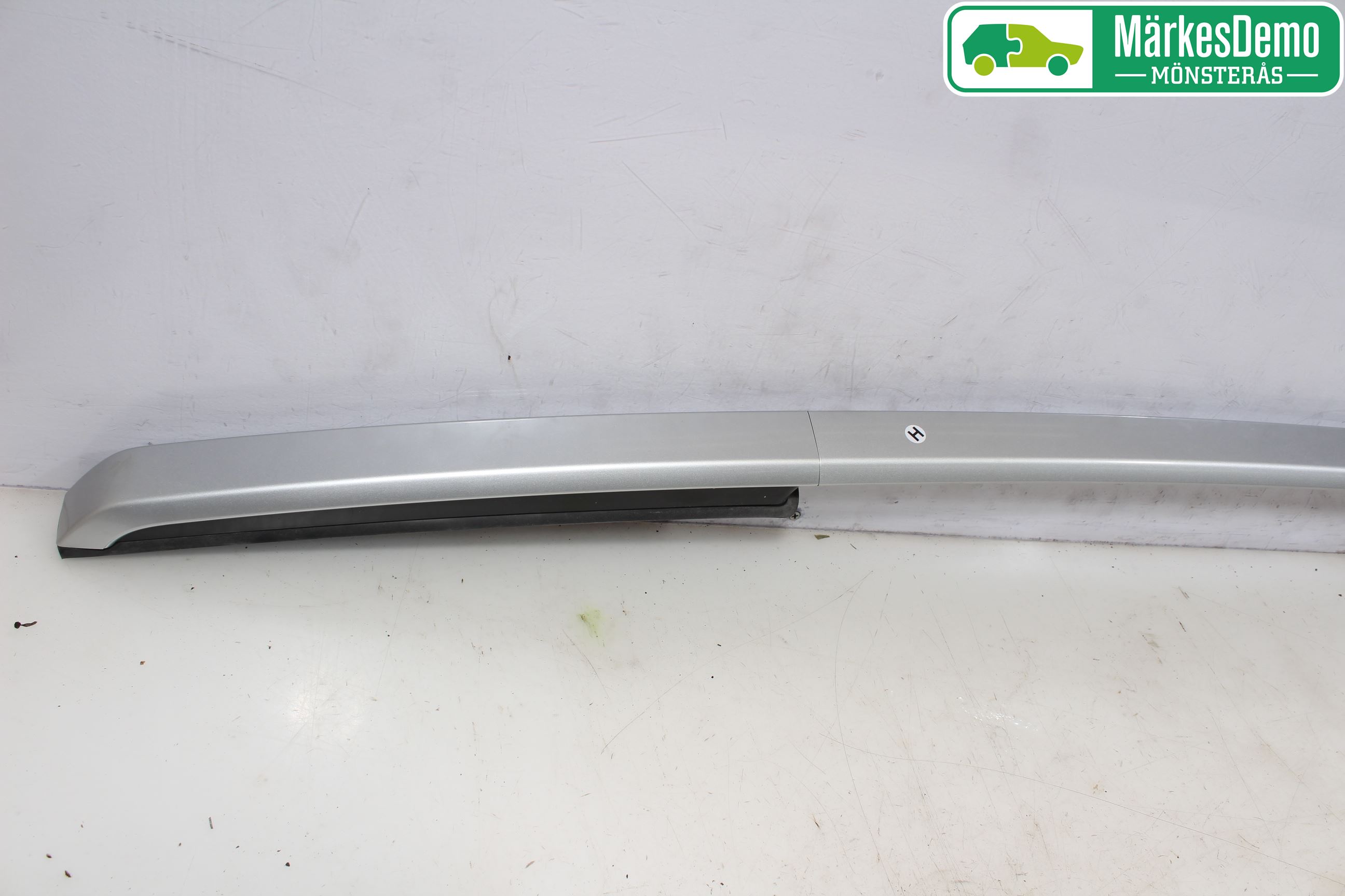 Peugeot 2008 13-20 Takrails - Stativ