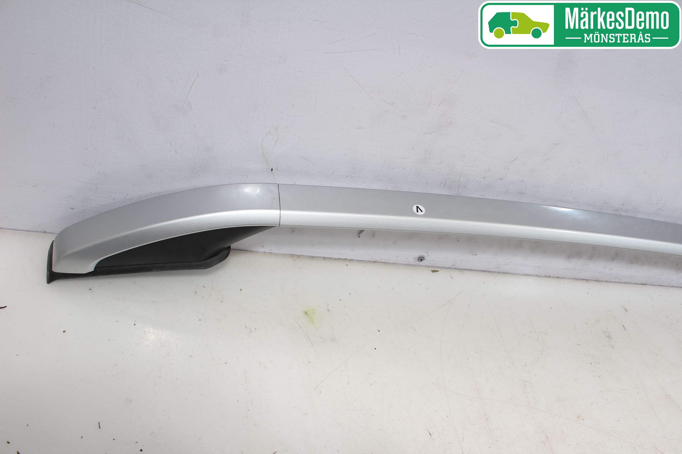 Peugeot 2008 13-20 Takrails - Stativ