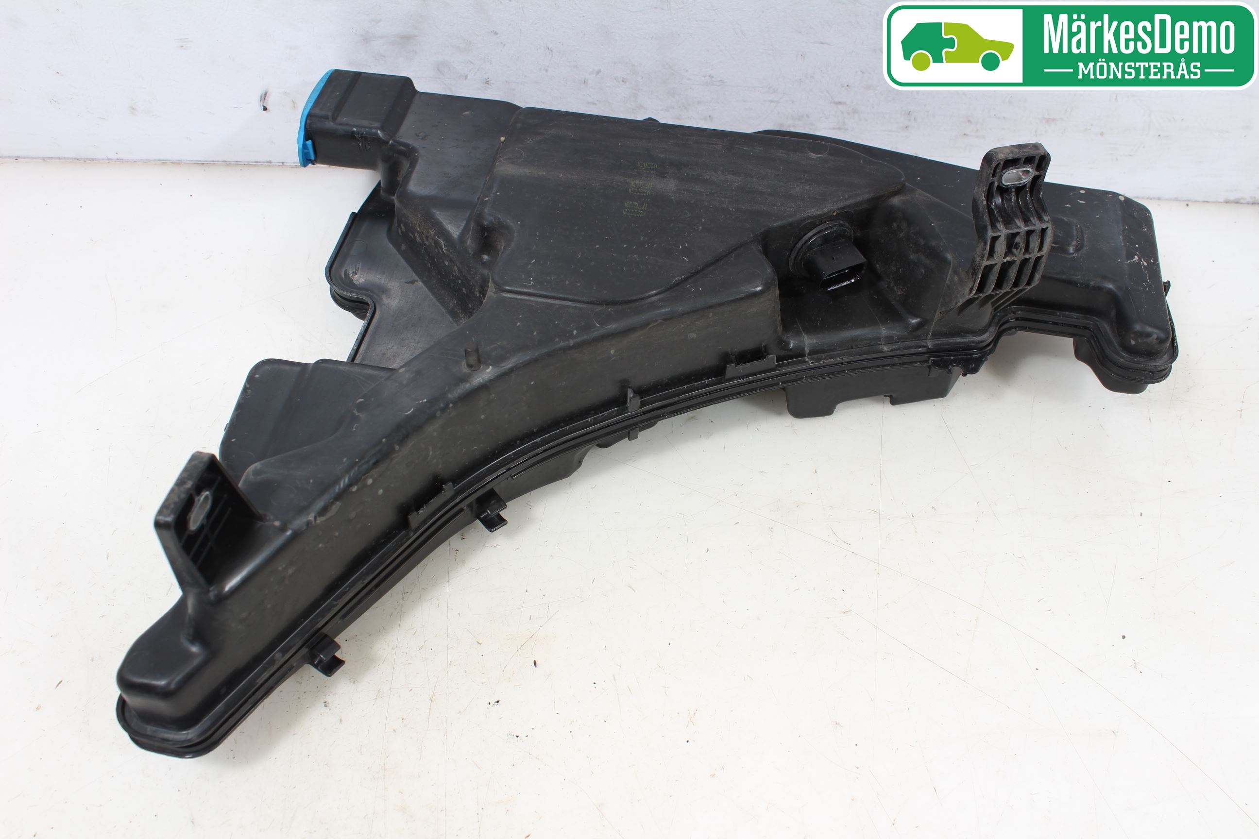 Audi A4/S4 B9 16-19 Spylerbeholder Frontrute-Lykte