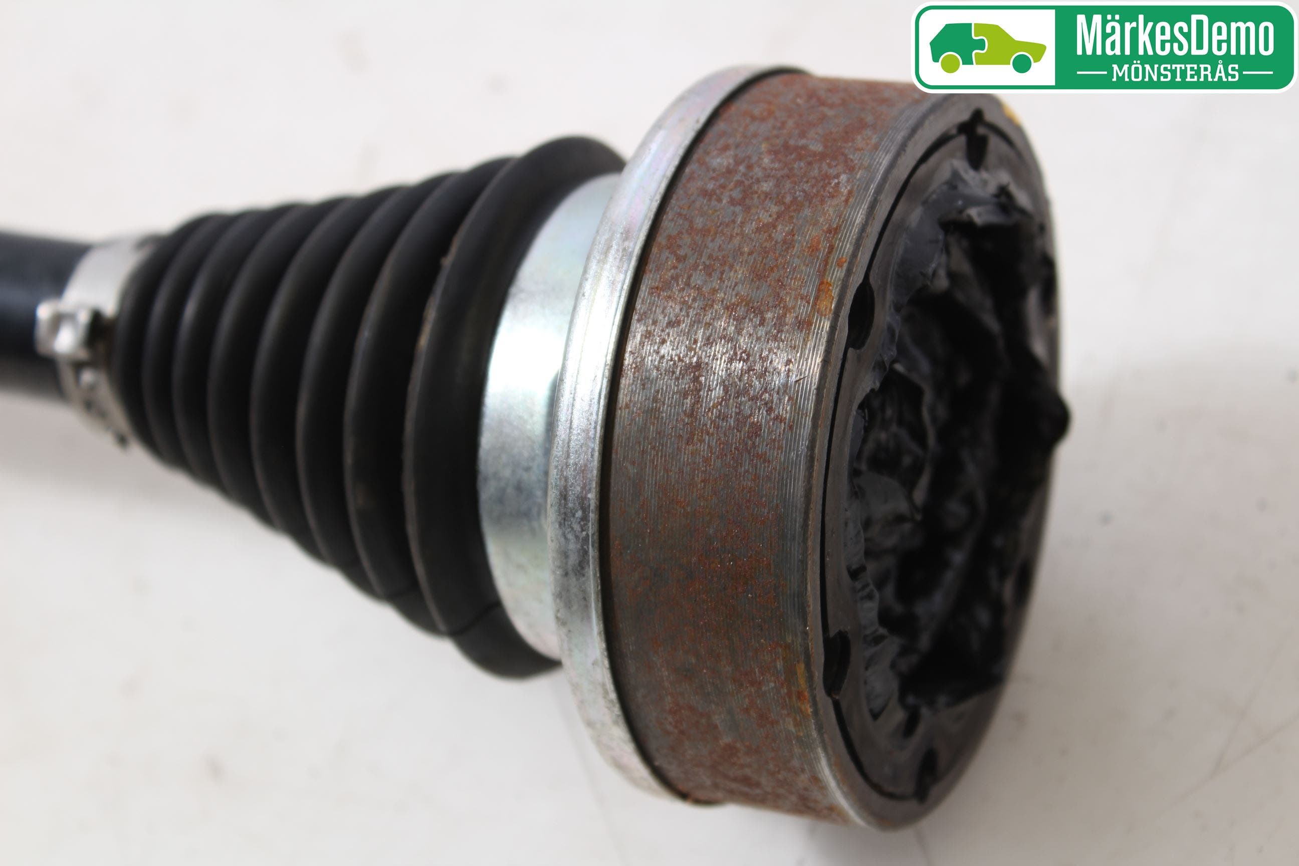 Volkswagen VW POLO 10-17 Drivaksel Foran Kompl Venstre