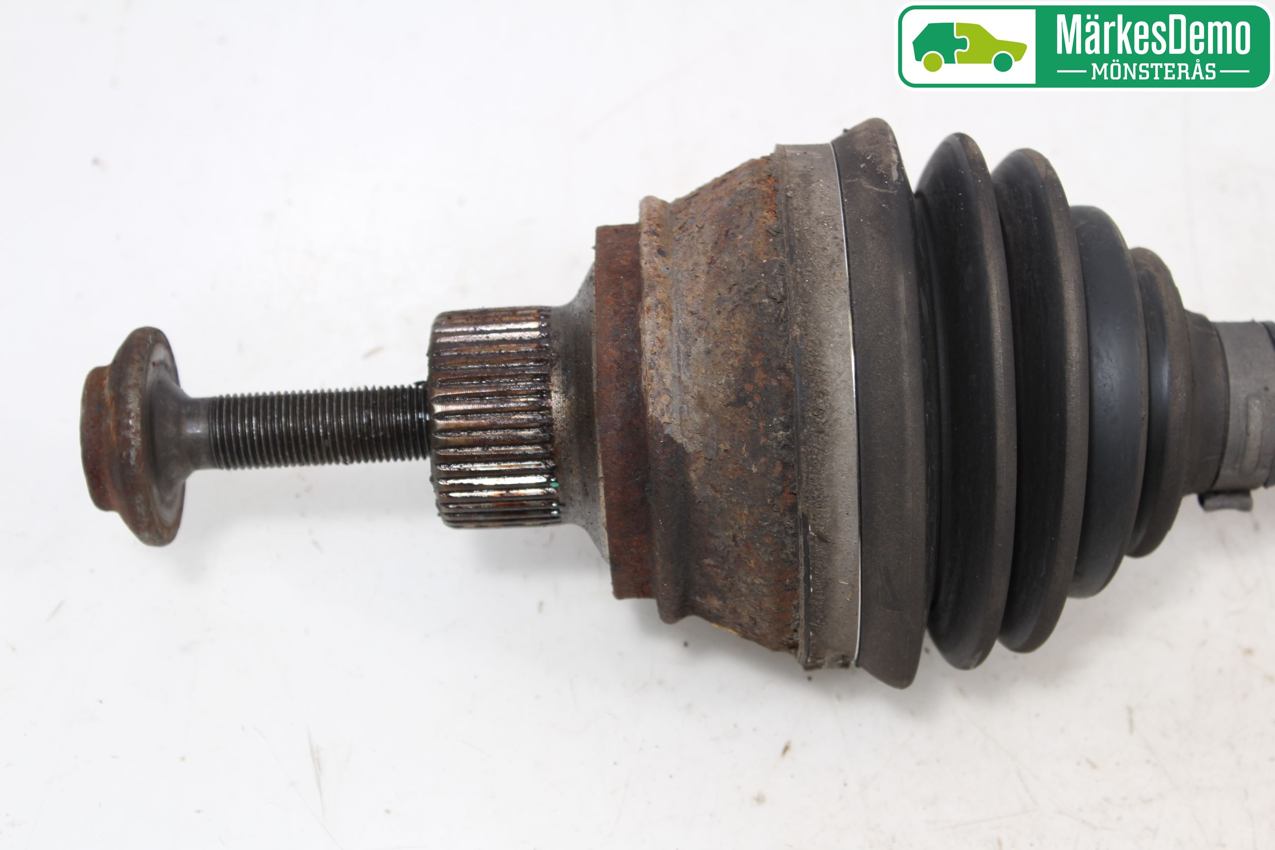 Audi A4/S4 08-11 Drivaksel Foran Kompl Venstre