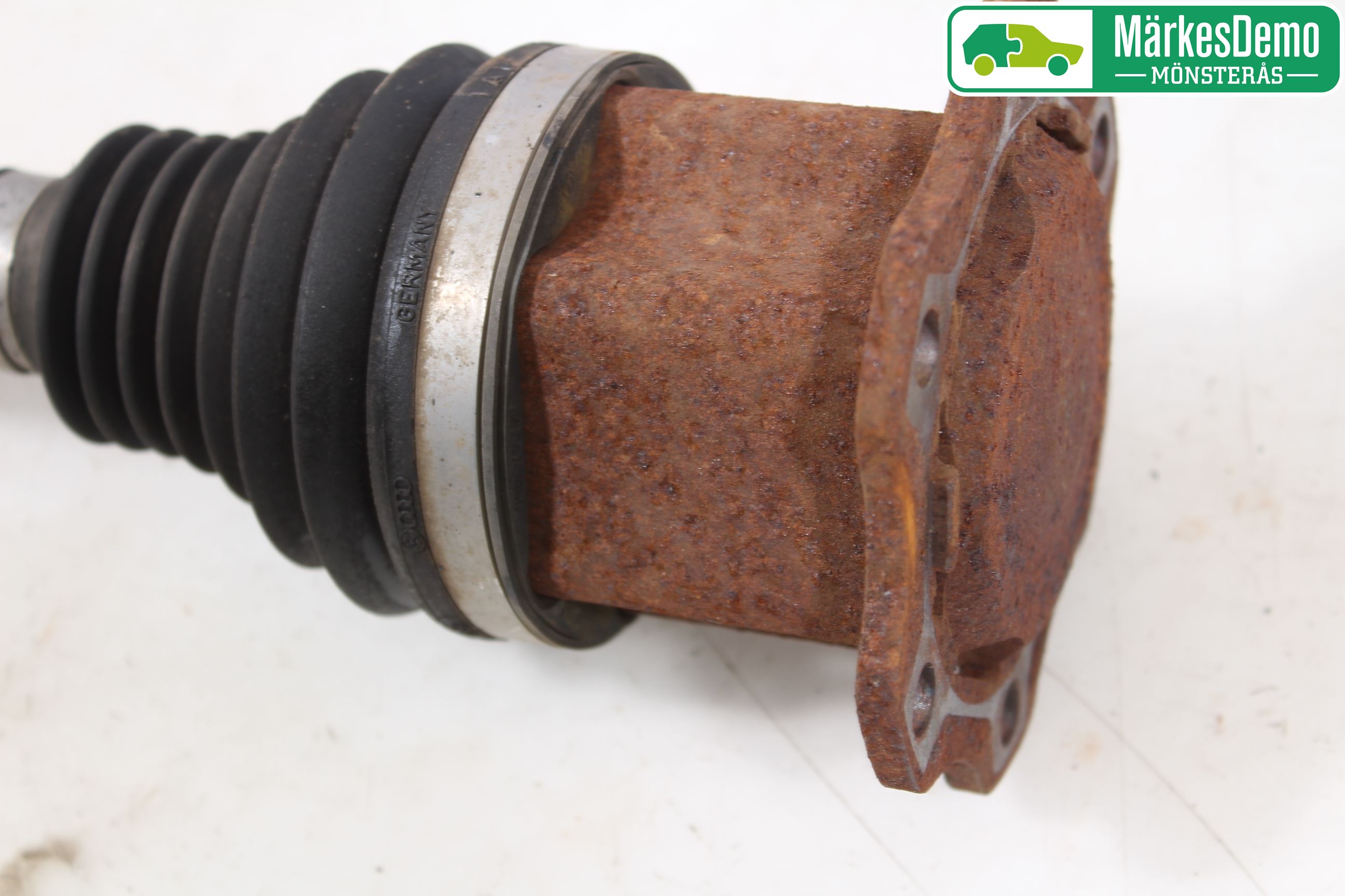 Audi A4/S4 08-11 Drivaksel Foran Kompl Venstre