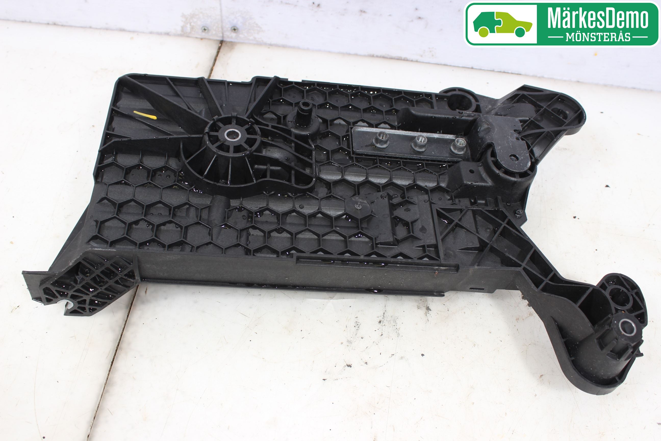 Volkswagen VW GOLF / E-GOLF VII 13-20 Batterikasse - Feste - Holder