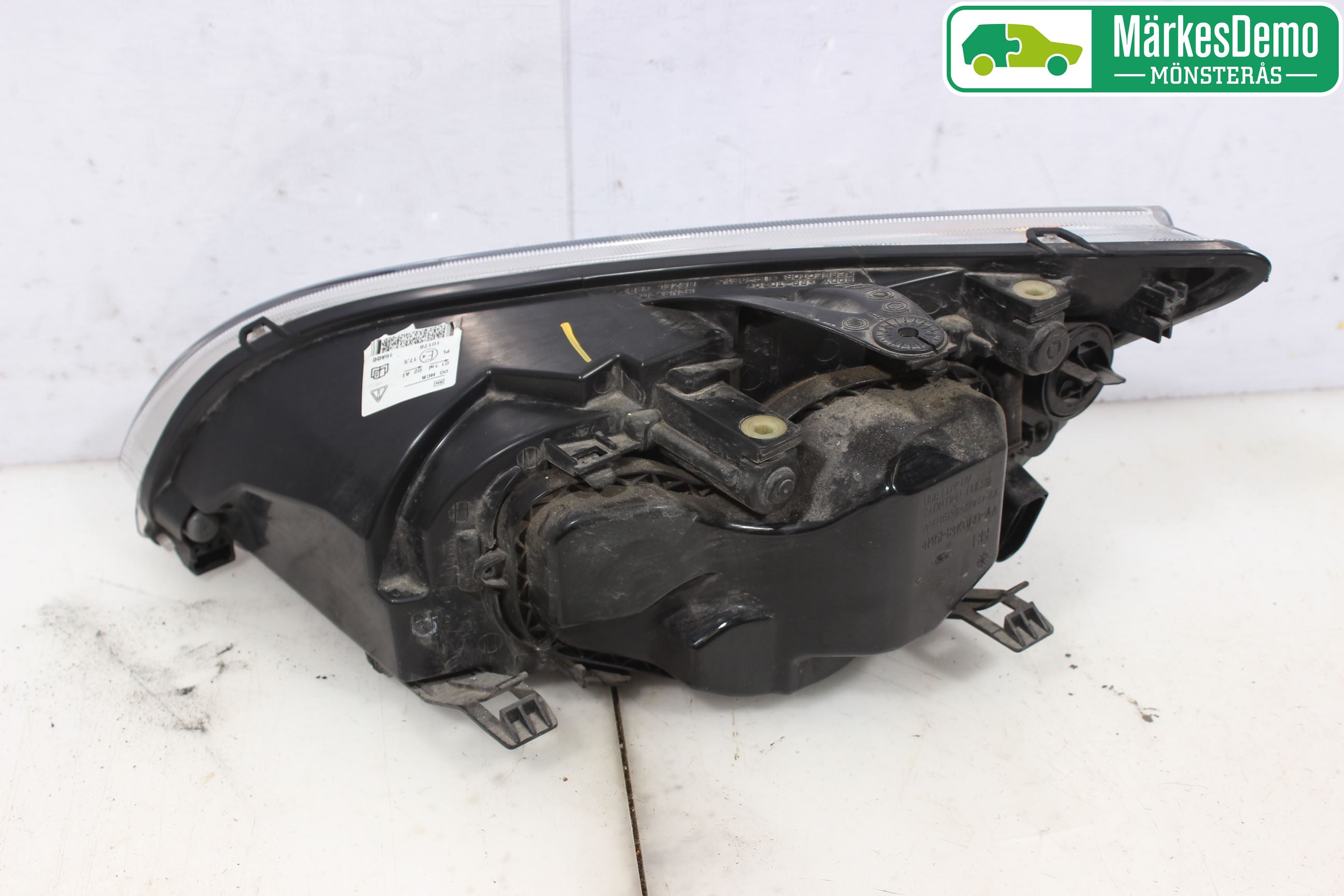 Ford FOCUS     04-07 Frontlykt Høyre