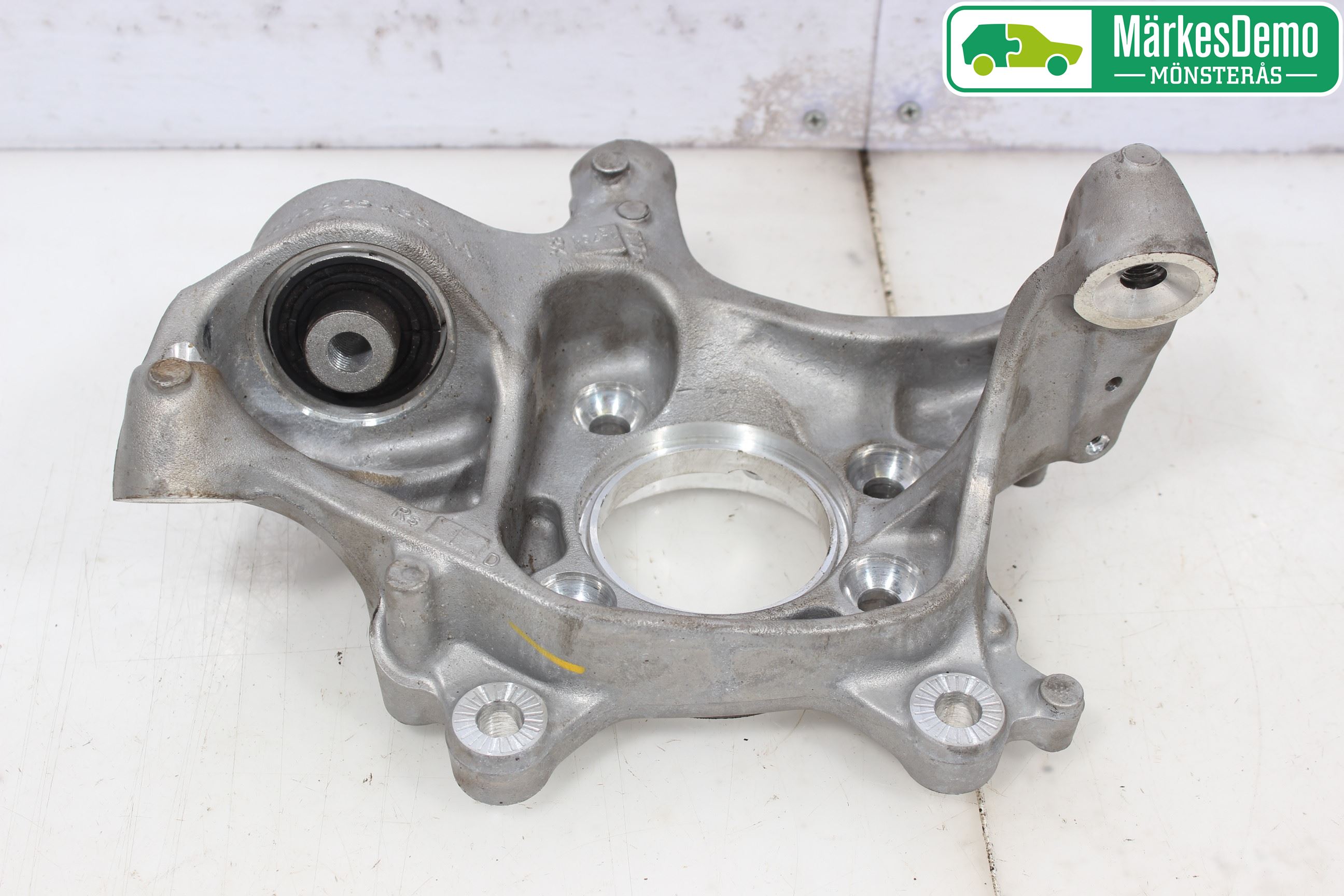 Audi A4/S4 B9 16-19 Spindel Vb