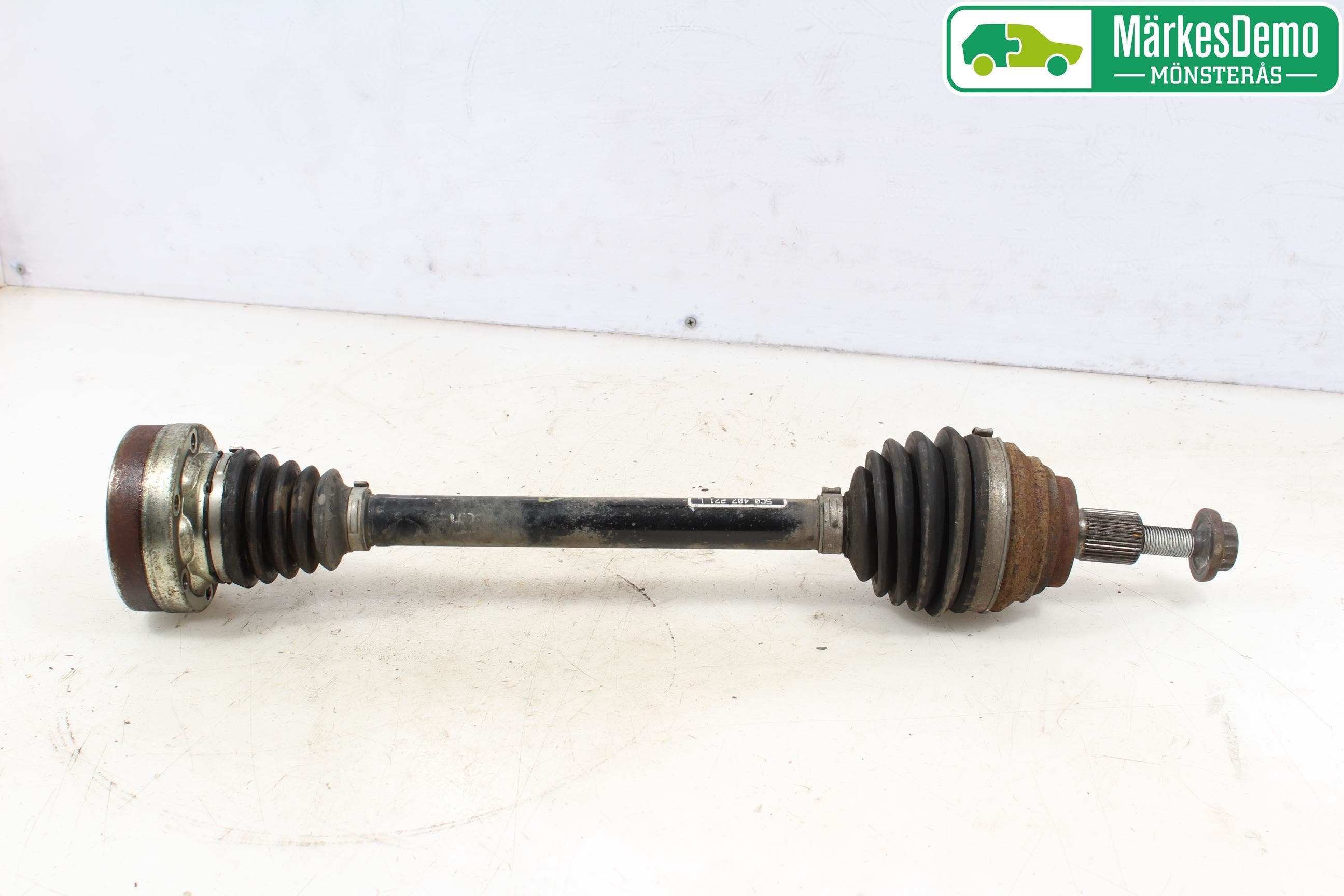 Volkswagen VW JETTA VI 11- Drivaksel Foran Kompl Venstre
