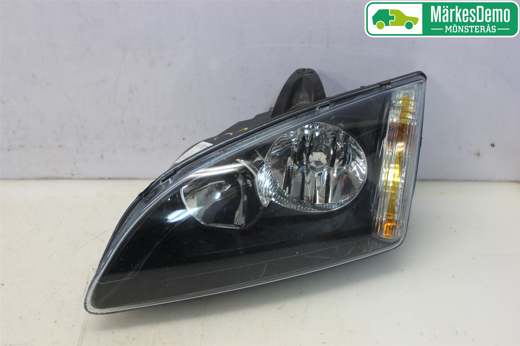 Ford FOCUS     04-07 Frontlykt Venstre