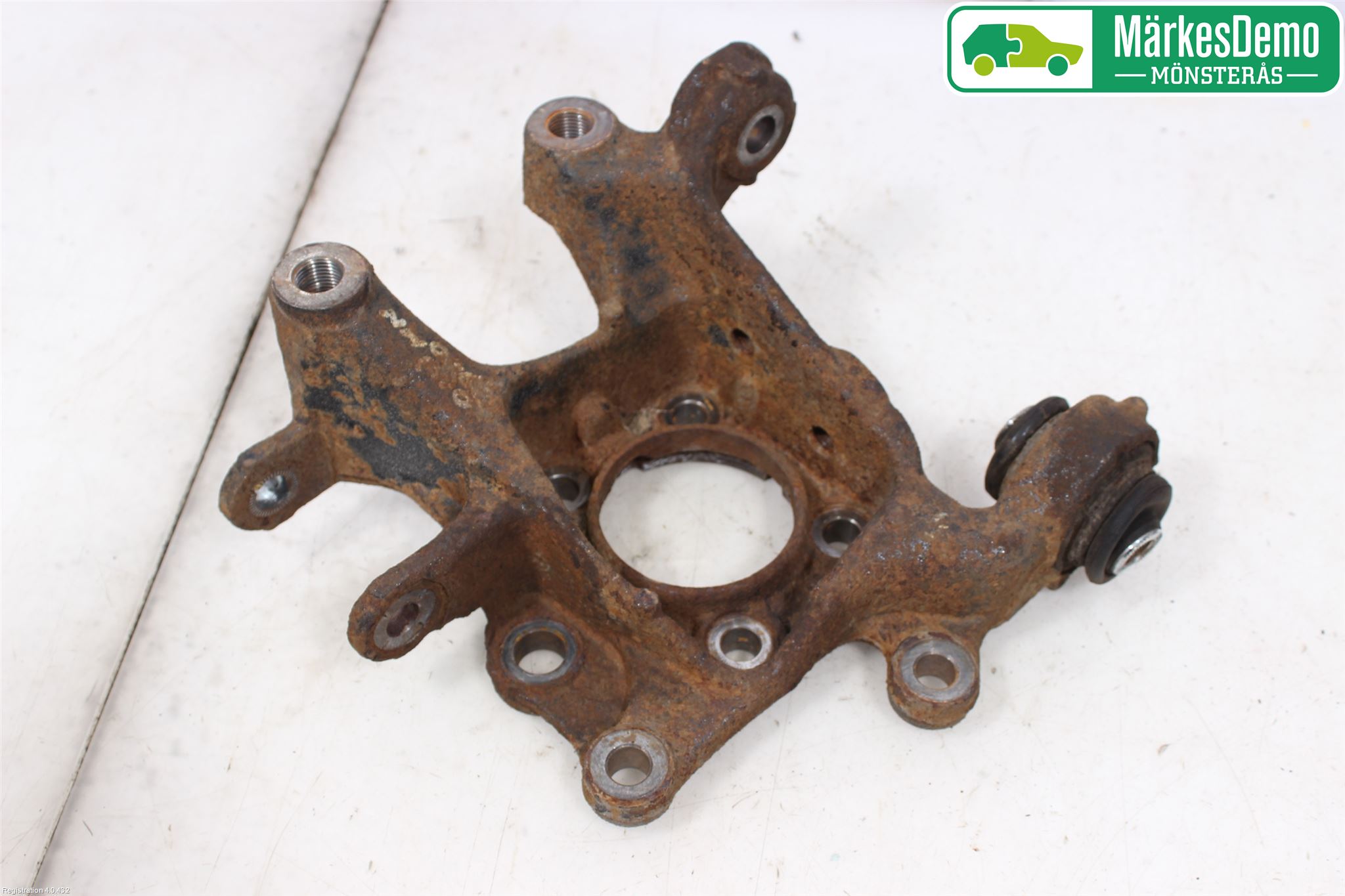 Toyota RAV4 13-18 Spindel Vb