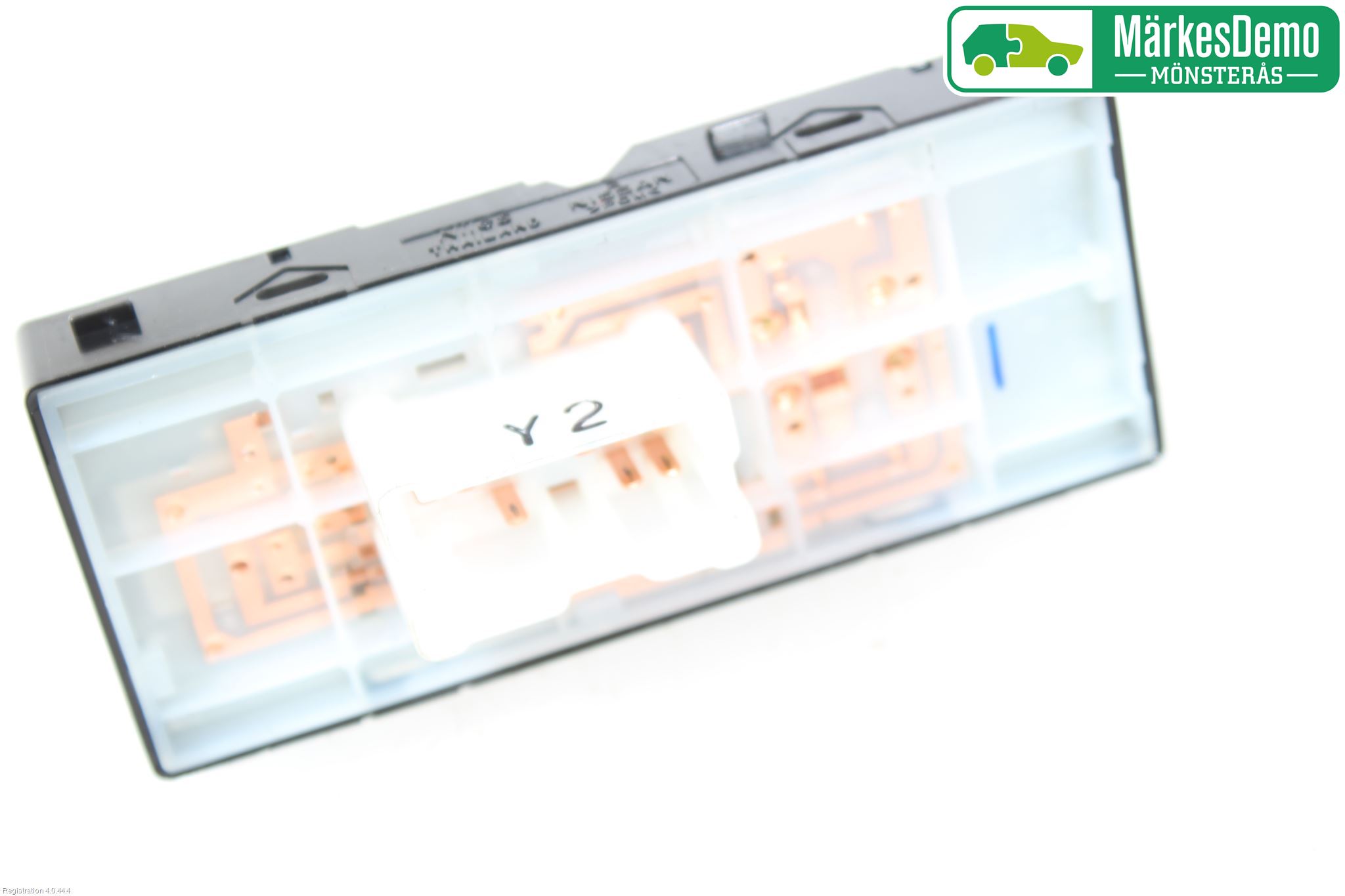 Nissan QASHQAI 14-17 Bryter Vindusheis