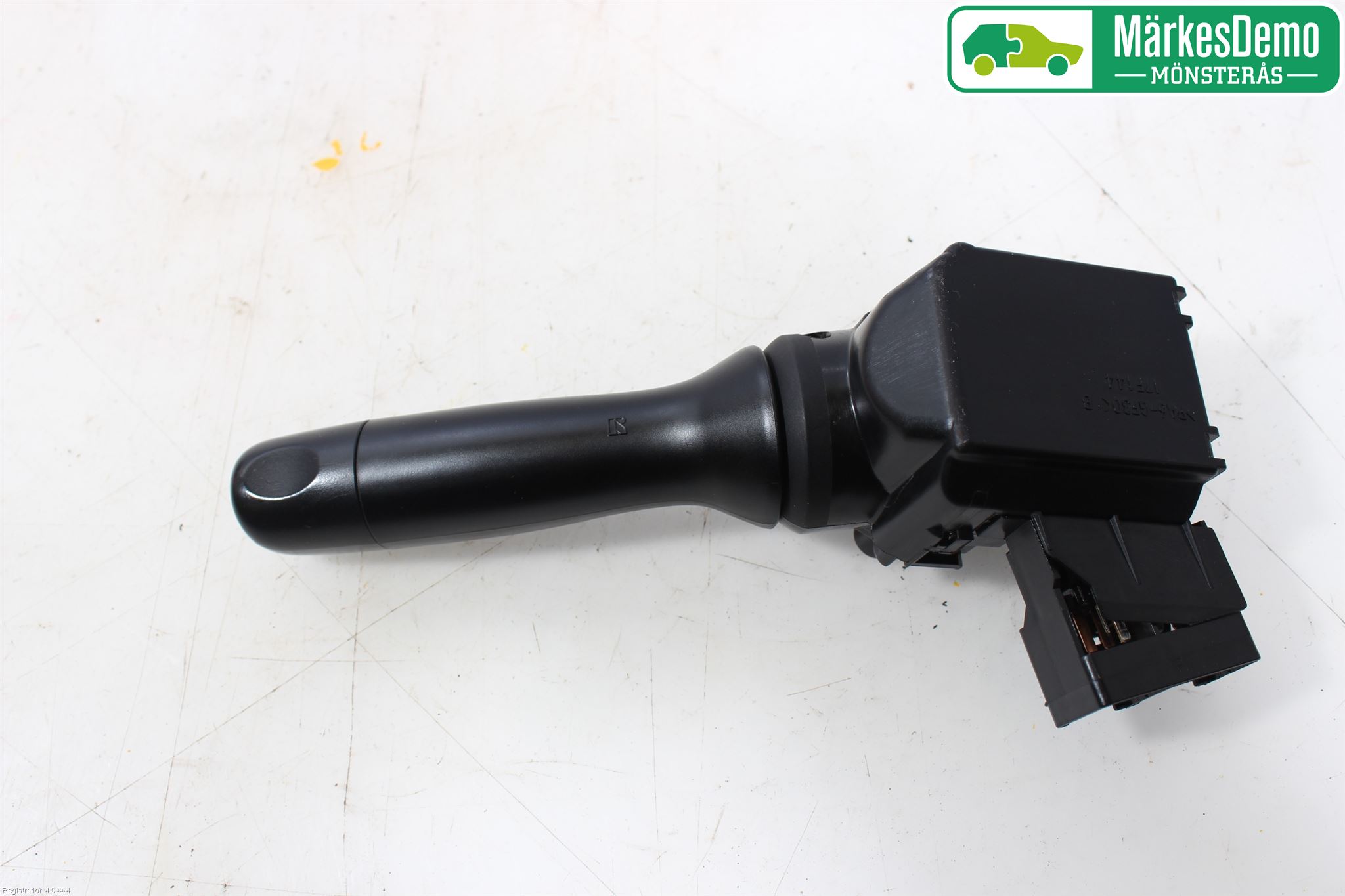 Toyota YARIS XP130 12-14 Bryter Ratt Visker - Spyler