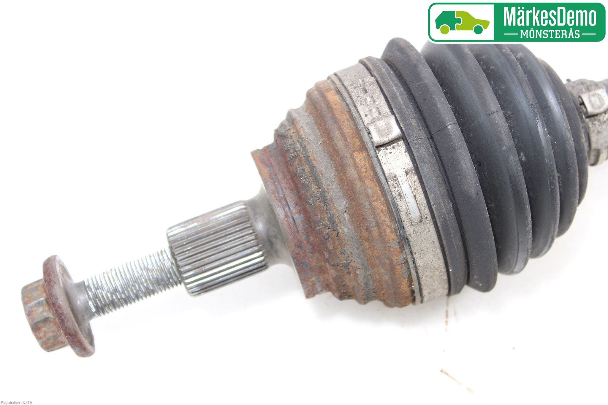 Volkswagen VW PASSAT 11-14 Drivaksel Foran Kompl Venstre