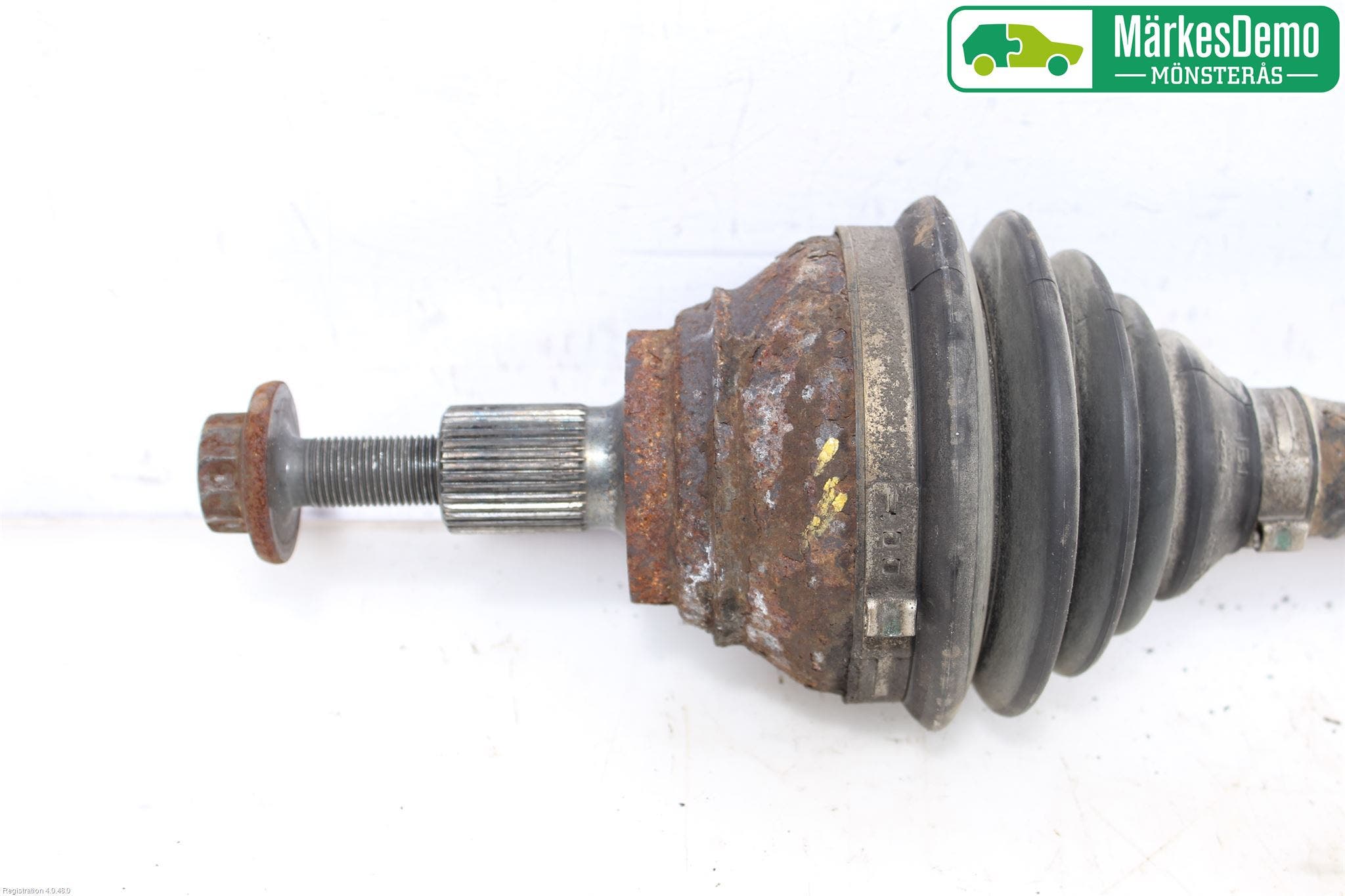 Volkswagen VW PASSAT 11-14 Drivaksel Foran Kompl Venstre
