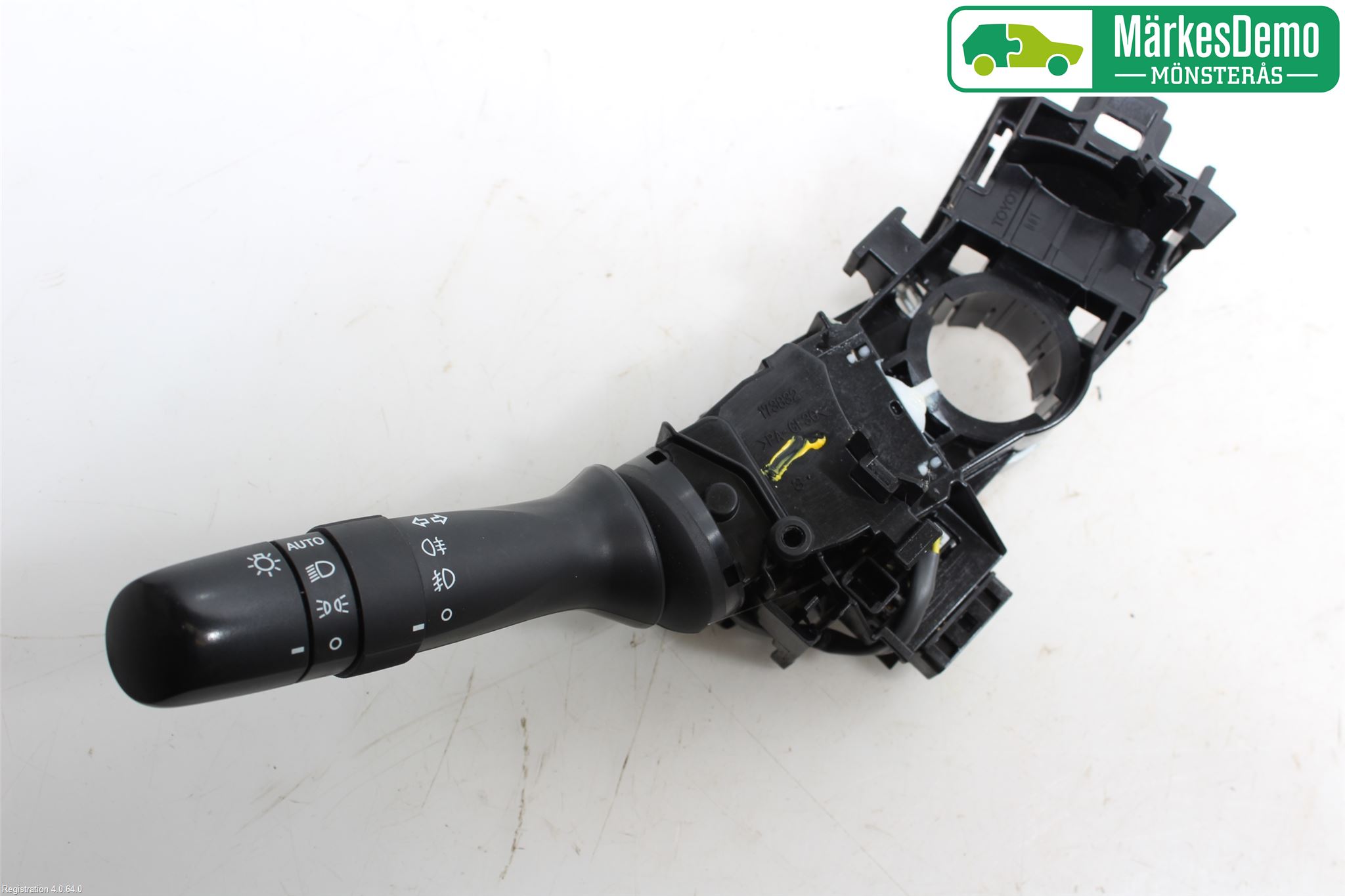 Toyota YARIS XP130 12-14 Bryter Ratt Blinklys - Lys
