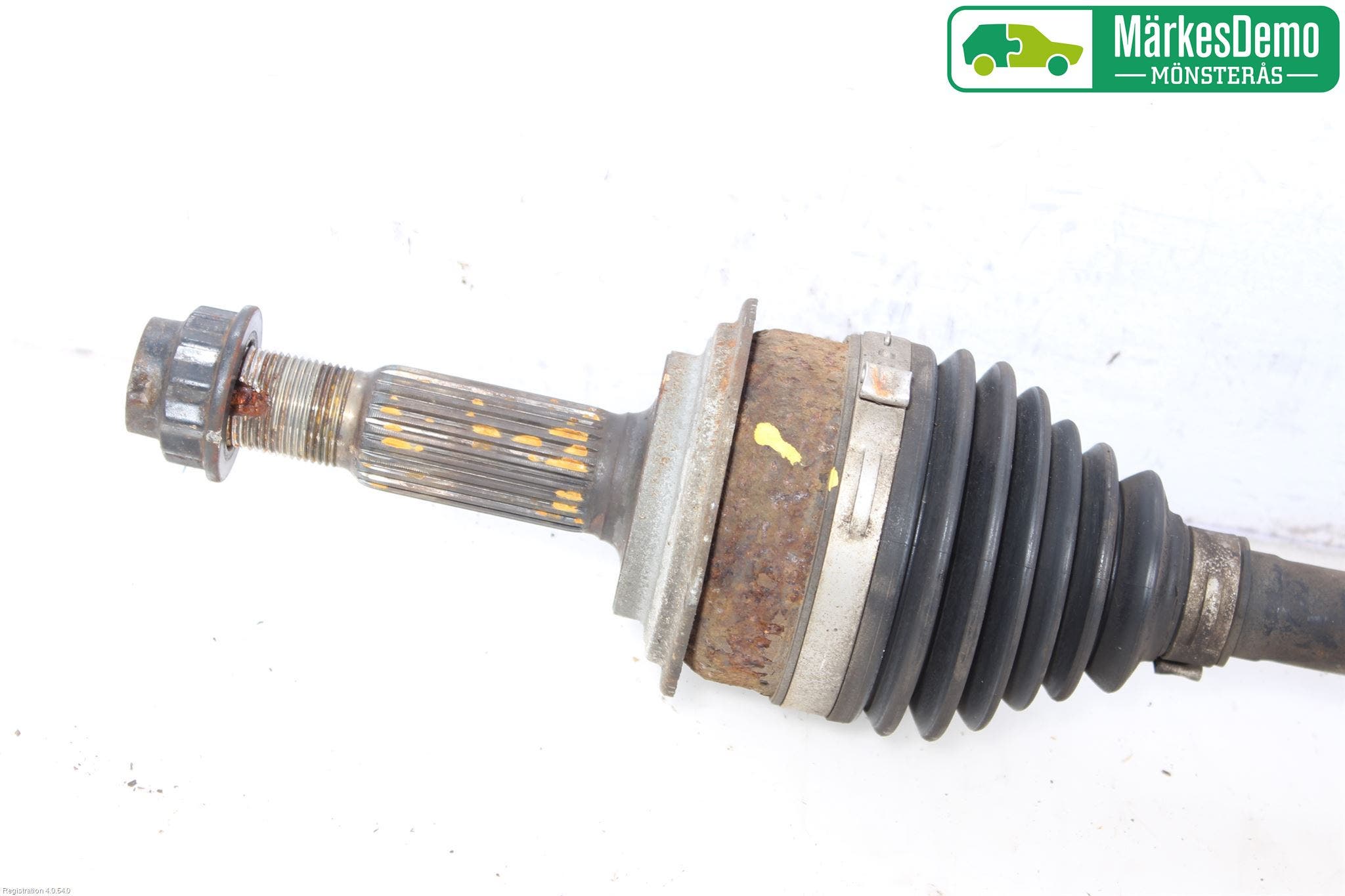 Toyota YARIS XP130 12-14 Drivaksel Foran Kompl Venstre