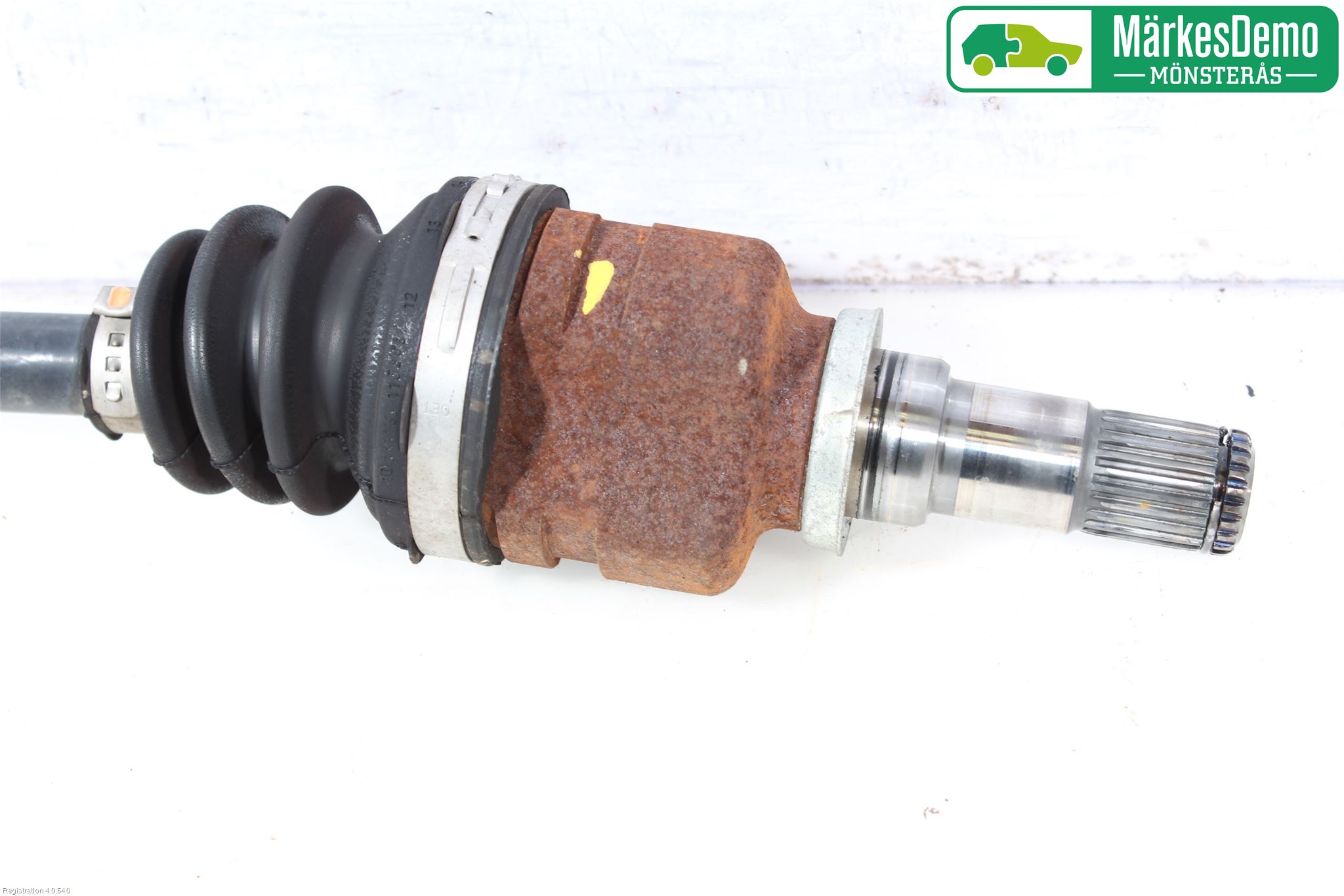Toyota YARIS XP130 12-14 Drivaksel Foran Kompl Venstre