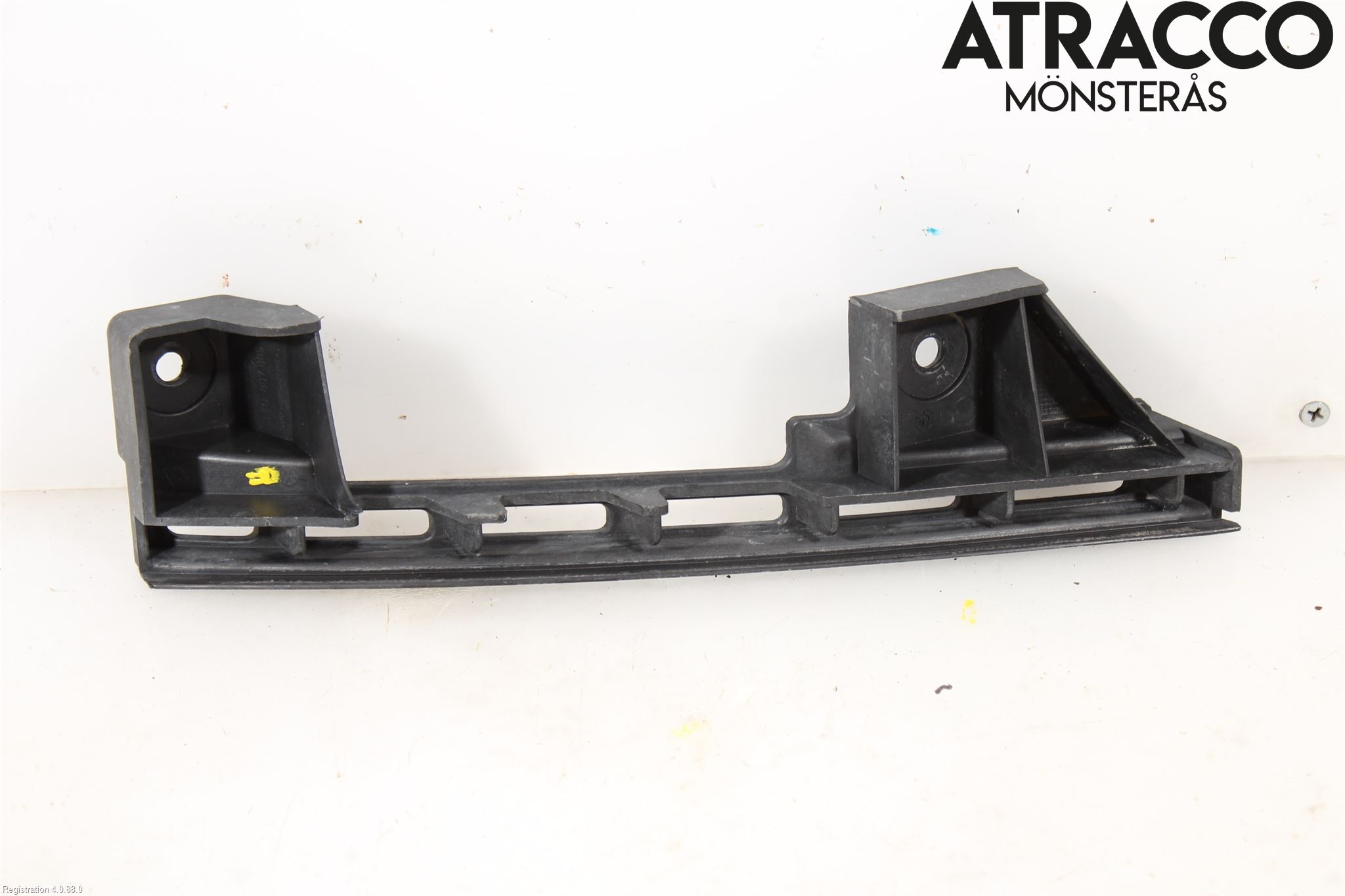 Volkswagen VW CADDY      04-10 Støtfangerfeste Foran Høyre